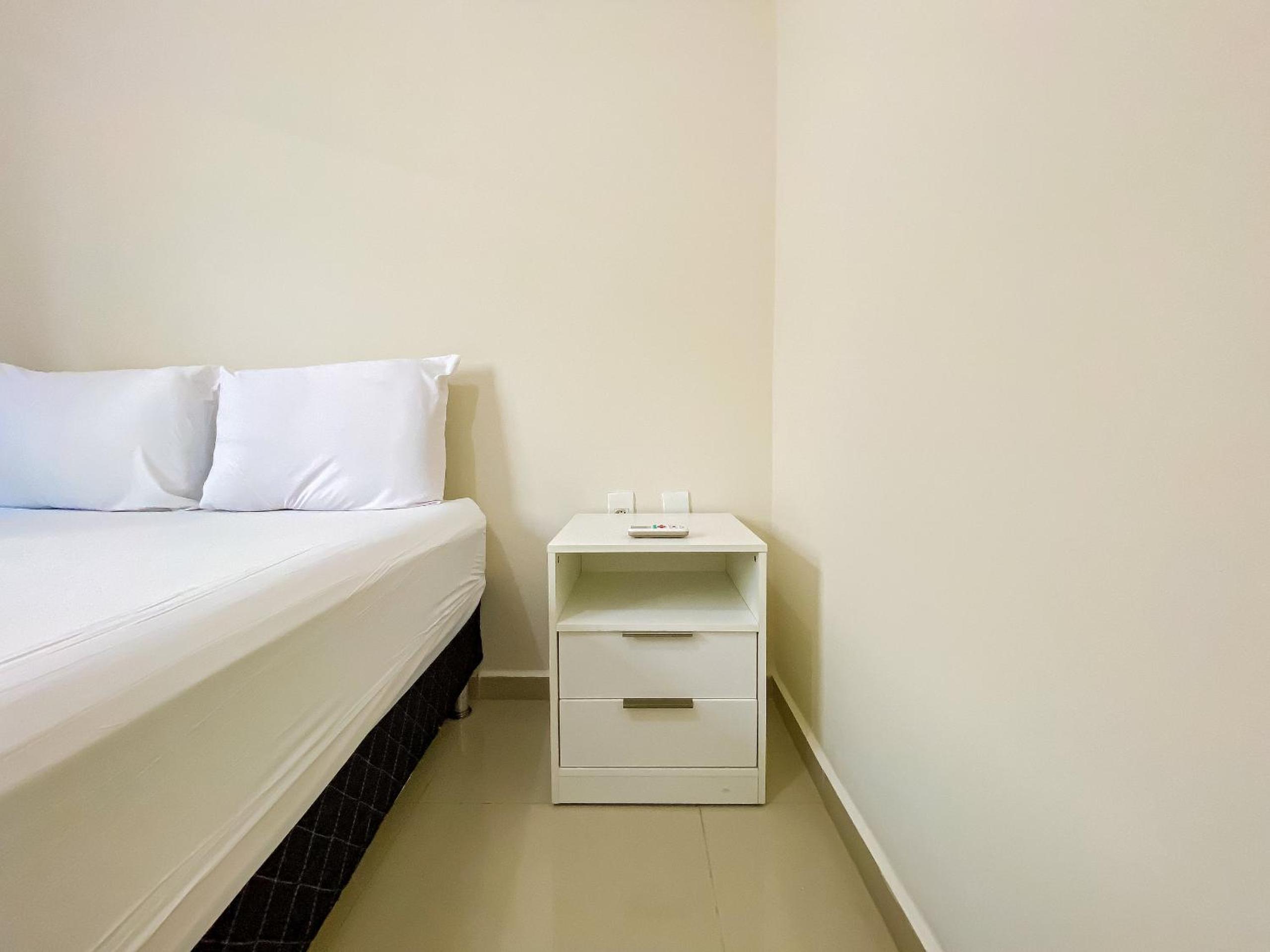 Apê Térreo com 3 quartos com ar condicionado, sala, cozinha completa e internet privativa, a poucos metros da Praia de Taperapuã. Residencial Antares, cond