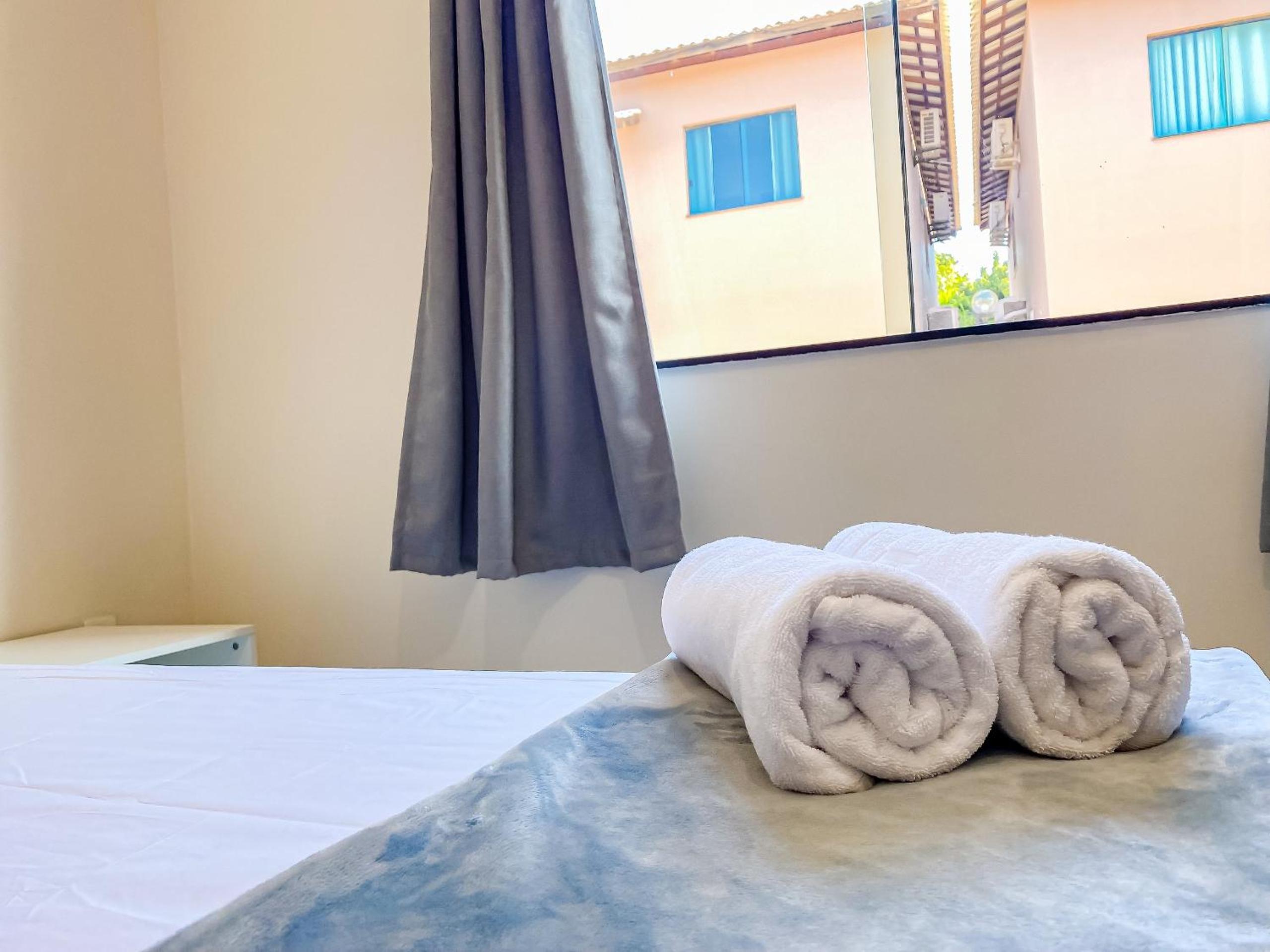 Apê Térreo com 3 quartos com ar condicionado, sala, cozinha completa e internet privativa, a poucos metros da Praia de Taperapuã. Residencial Antares, cond