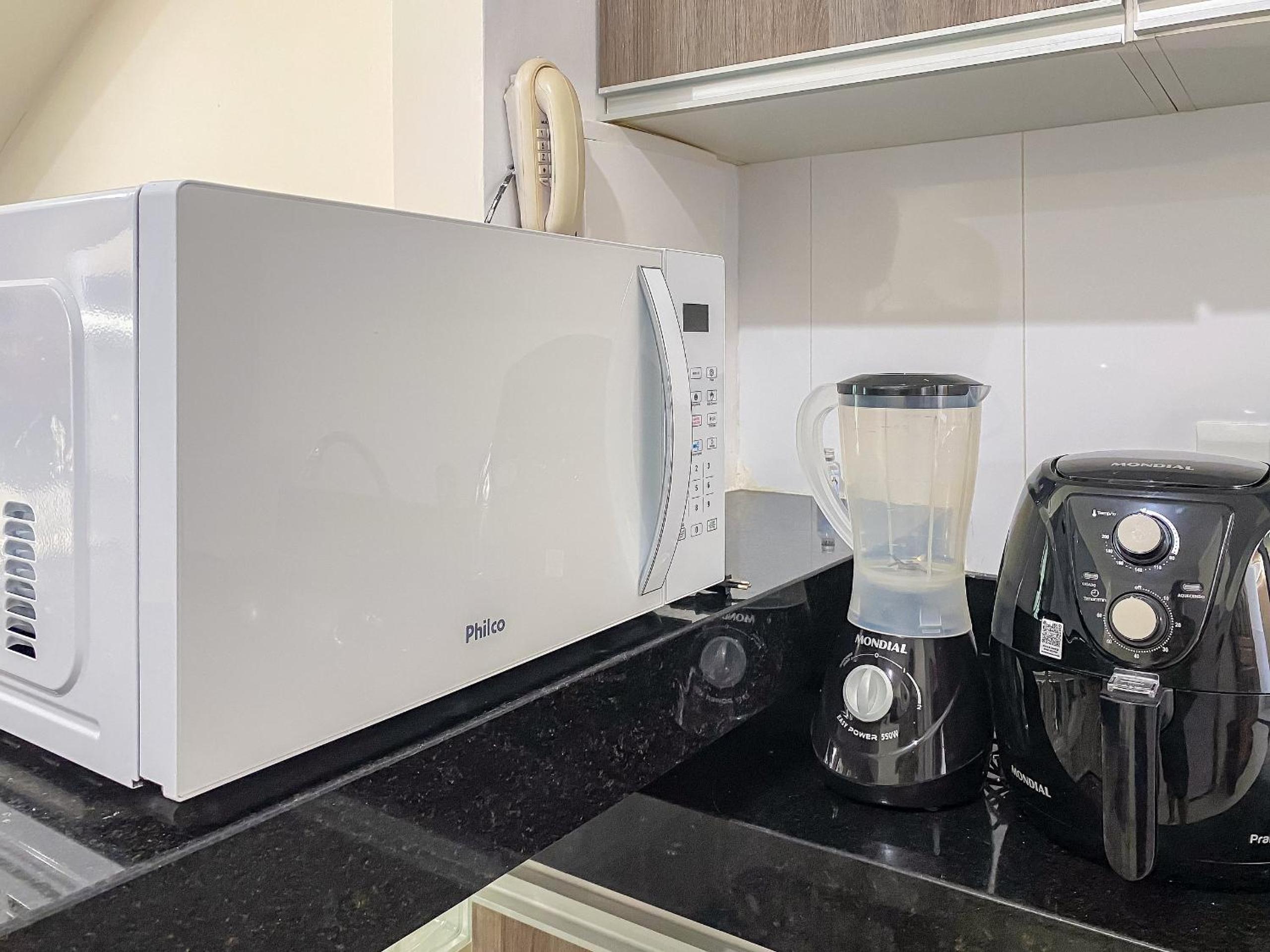 Apê Térreo com 3 quartos com ar condicionado, sala, cozinha completa e internet privativa, a poucos metros da Praia de Taperapuã. Residencial Antares, cond