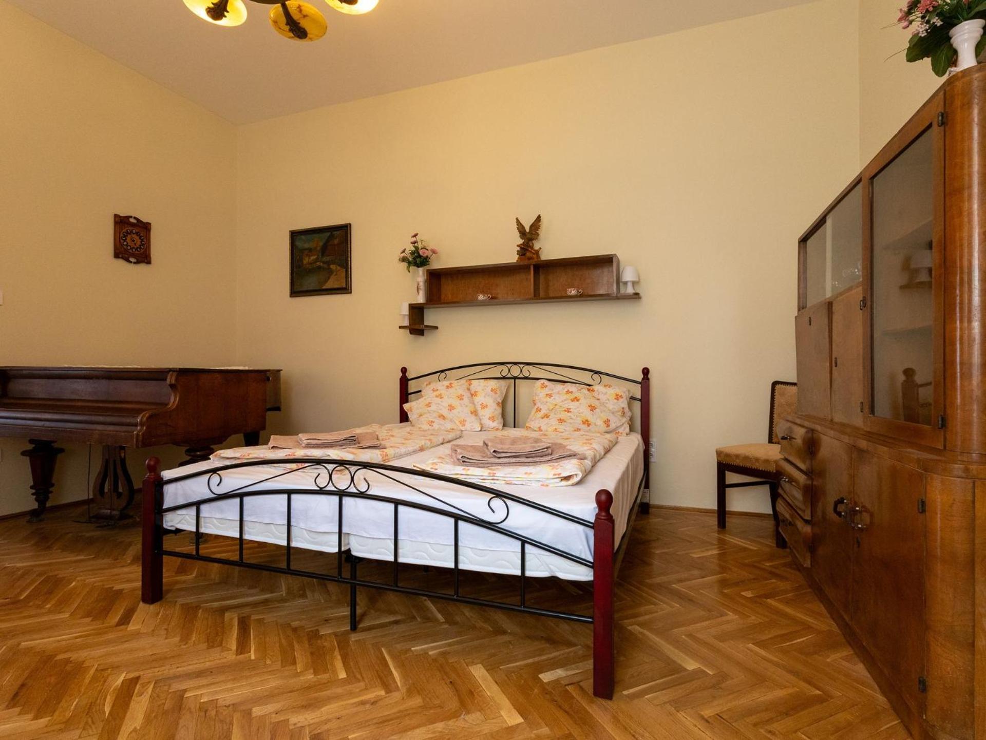 City apartman with piano