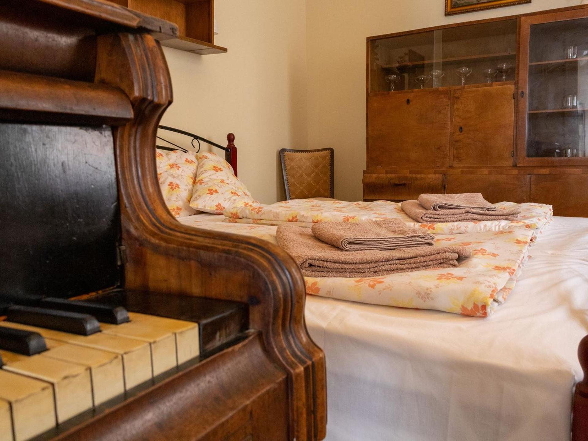 City apartman with piano