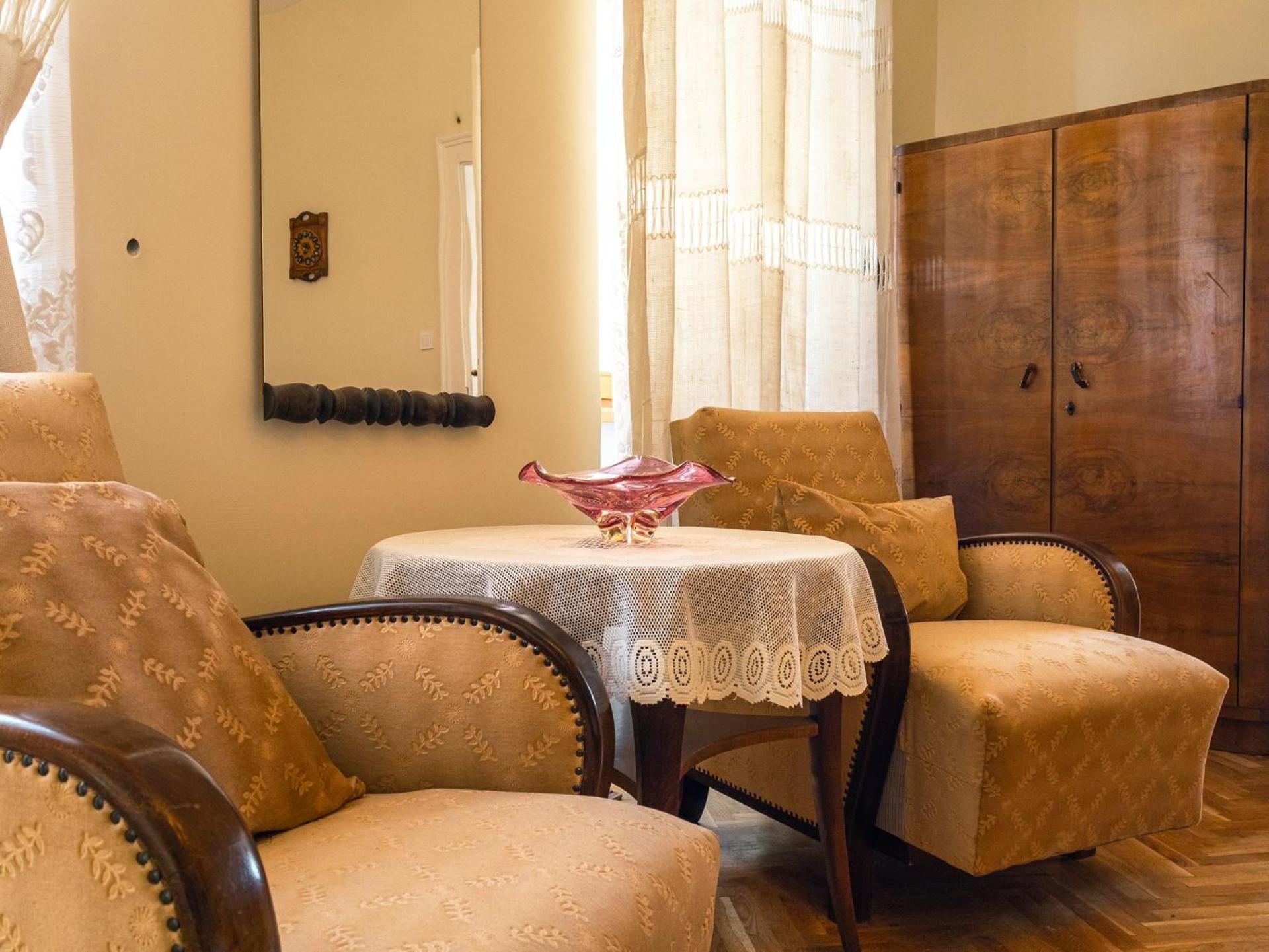 City apartman with piano