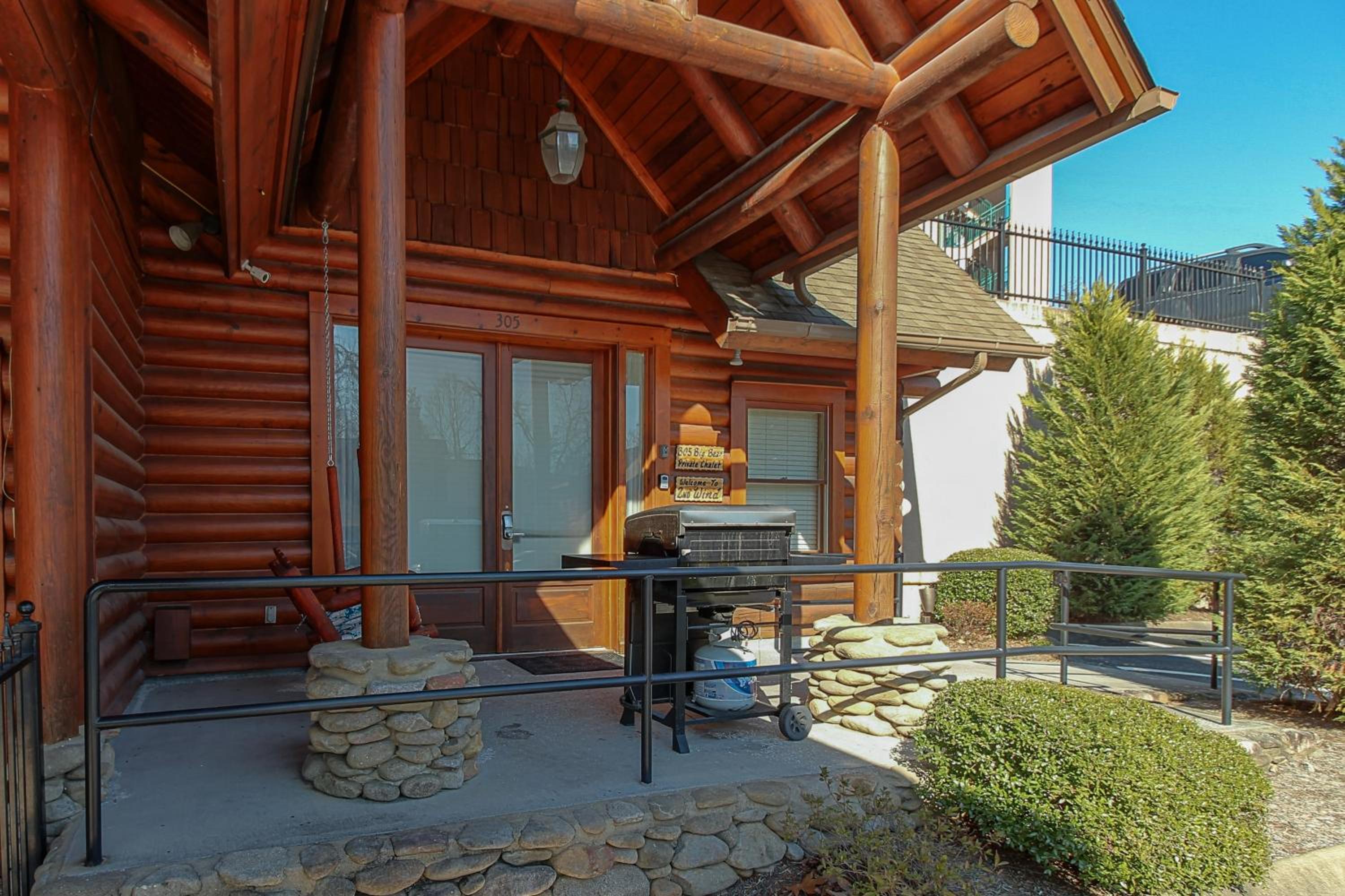 Near Dtwn! Multi-Level Pigeon Forge Cabin with Pool