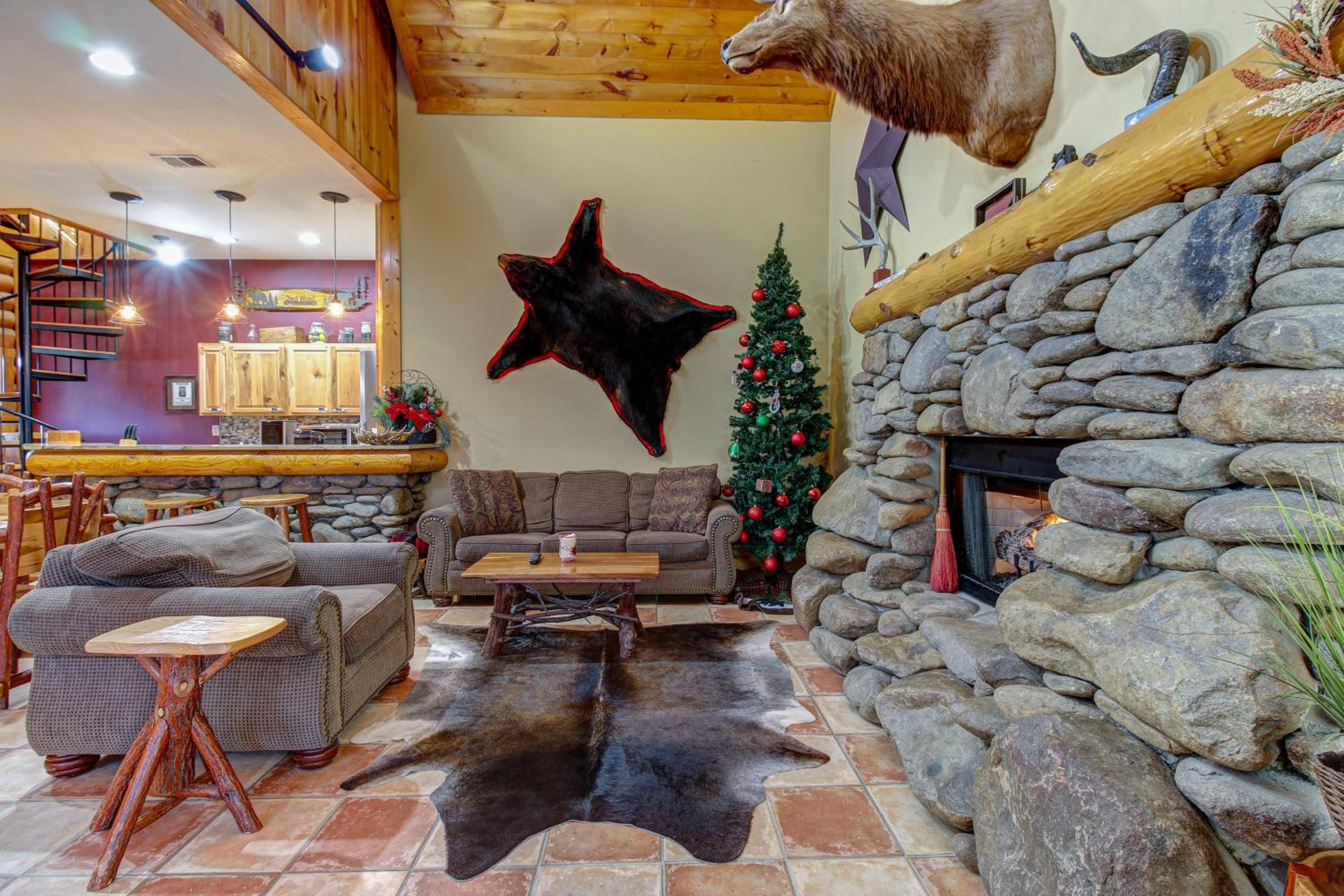 Near Dtwn! Multi-Level Pigeon Forge Cabin with Pool