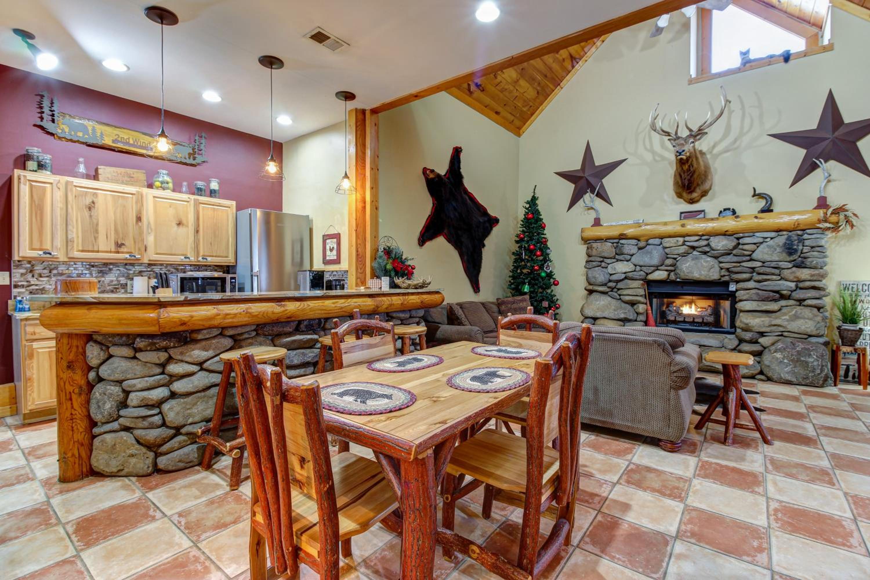 Near Dtwn! Multi-Level Pigeon Forge Cabin with Pool