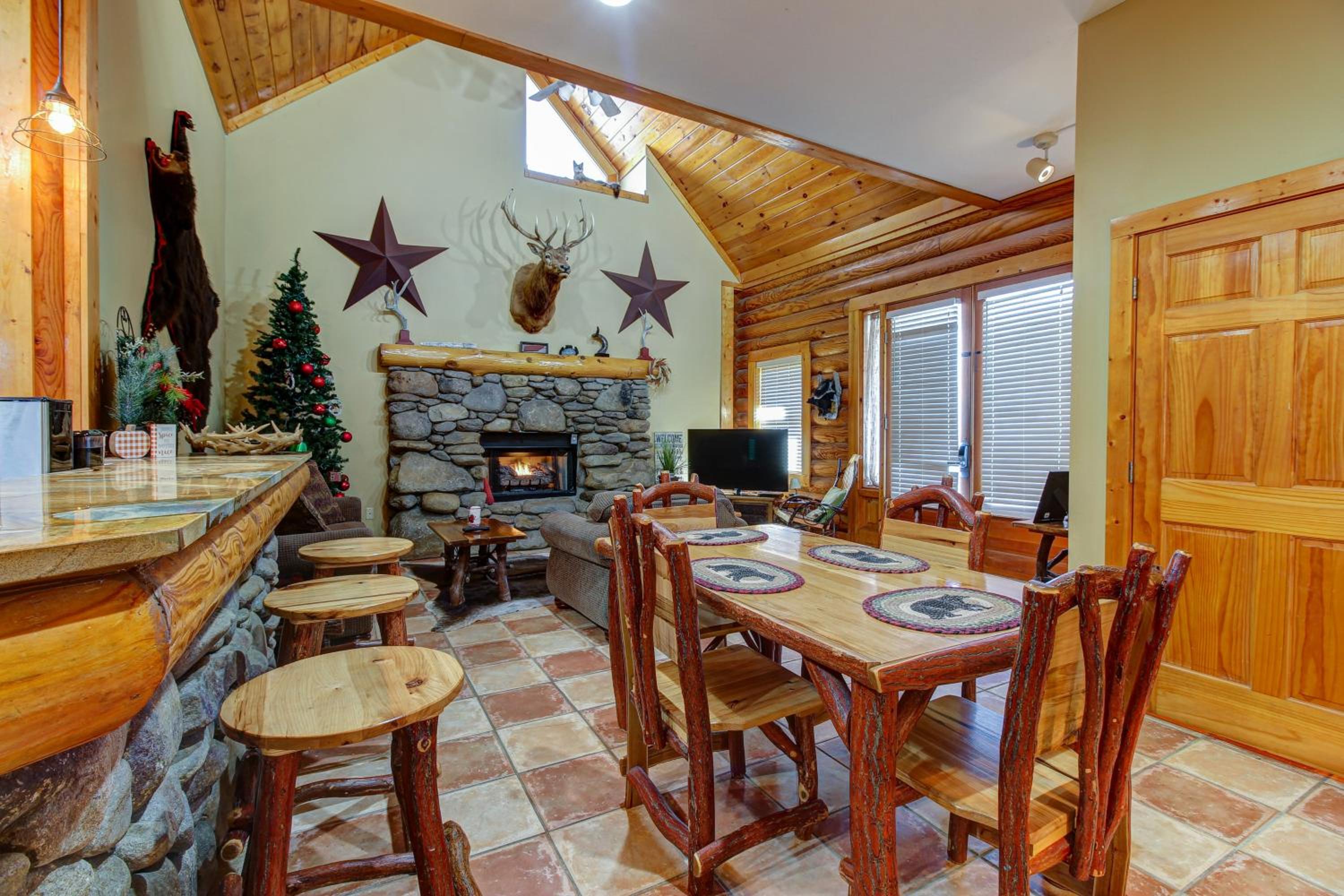 Near Dtwn! Multi-Level Pigeon Forge Cabin with Pool