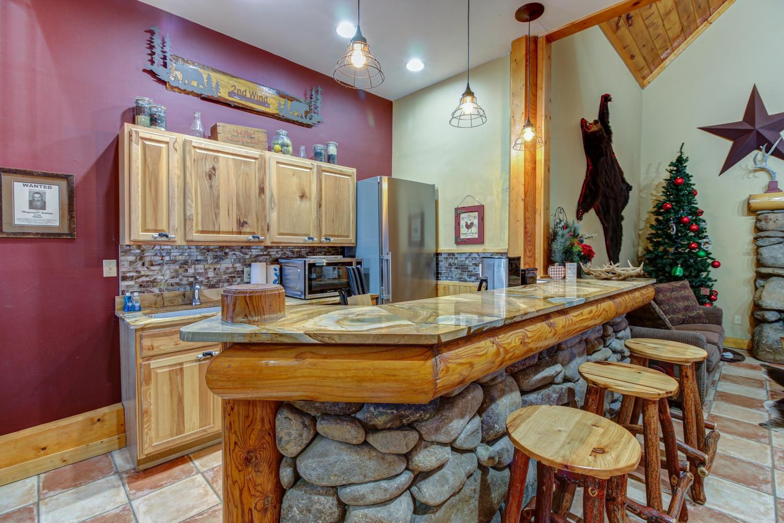 Near Dtwn! Multi-Level Pigeon Forge Cabin with Pool