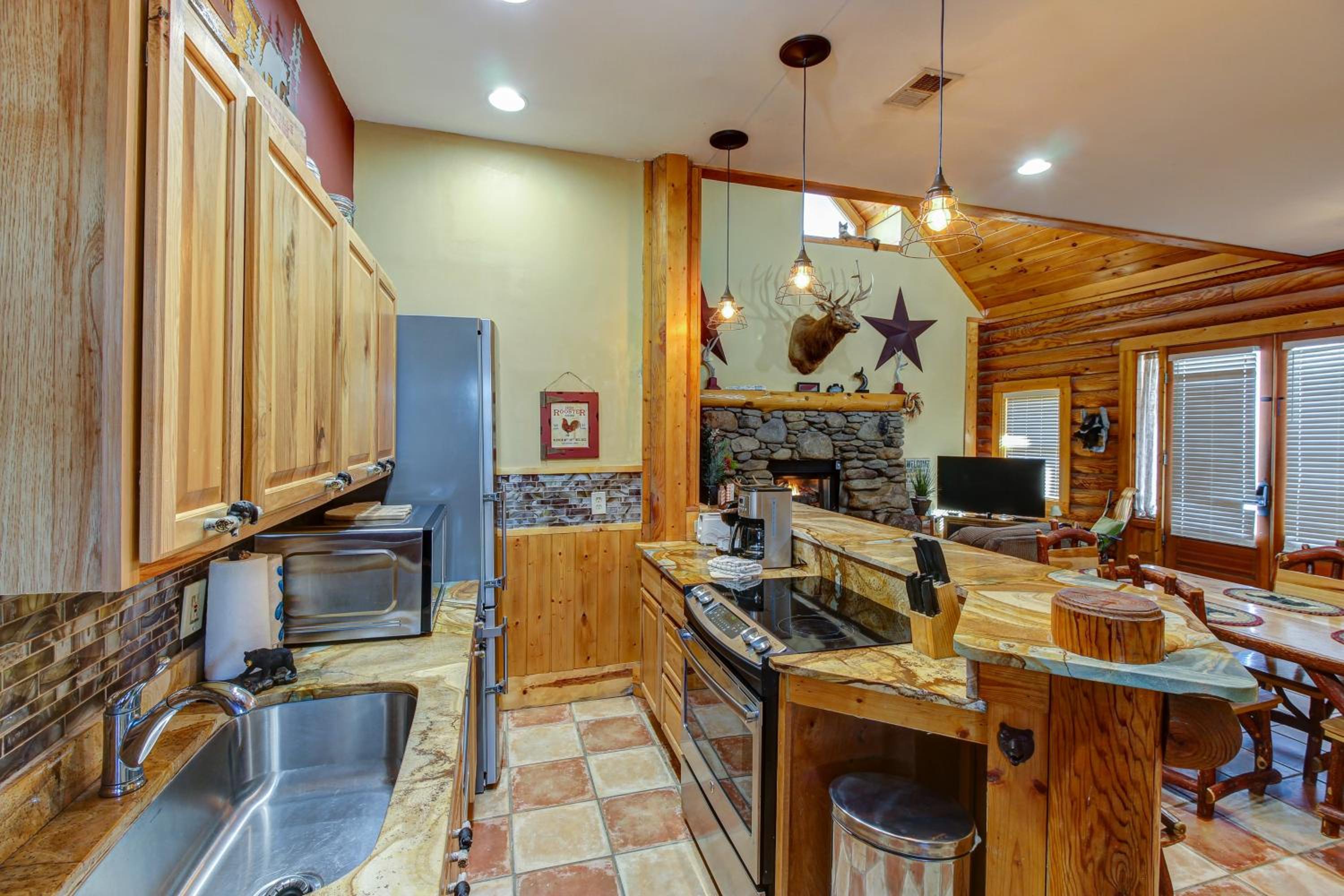 Near Dtwn! Multi-Level Pigeon Forge Cabin with Pool