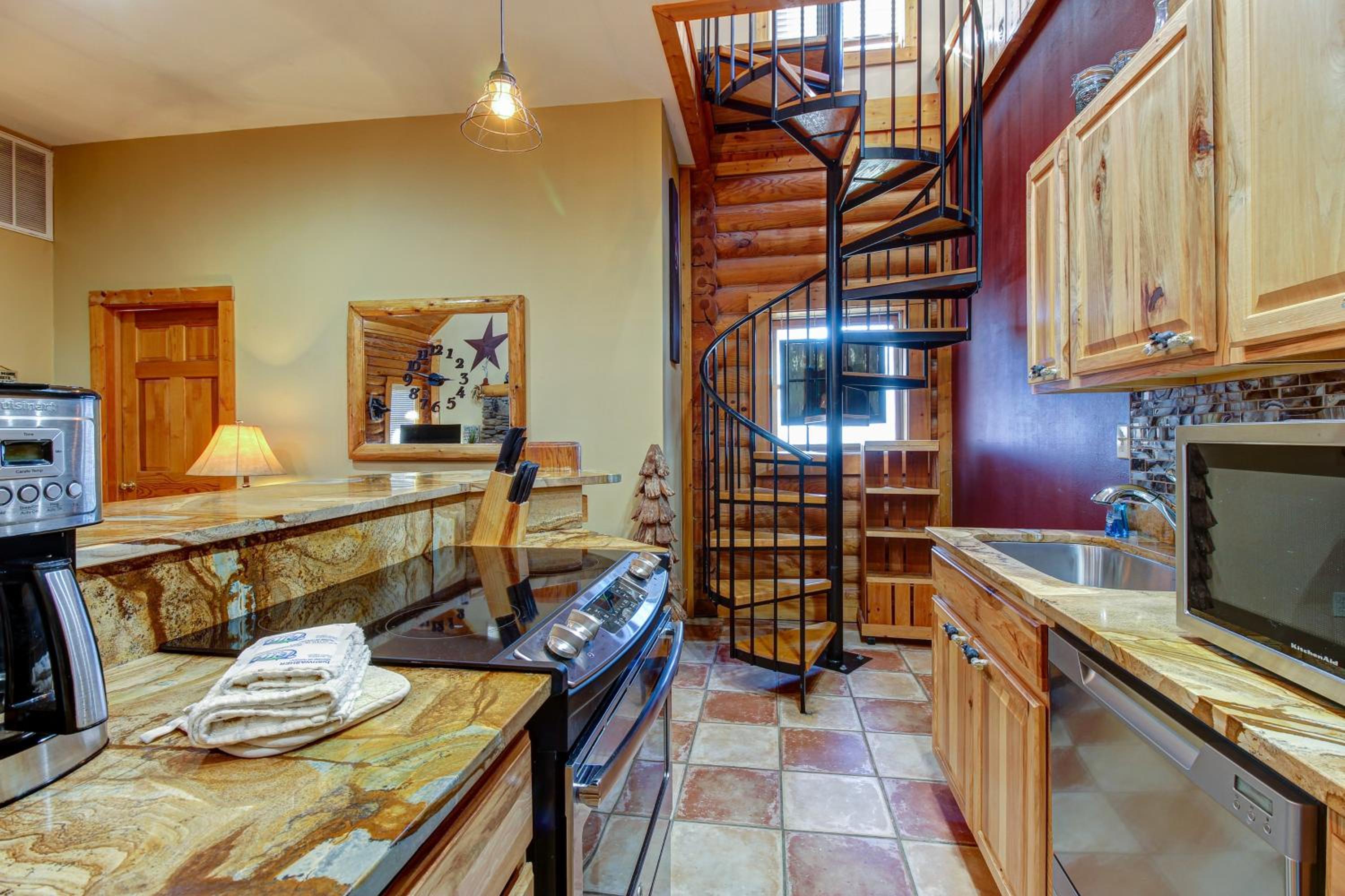 Near Dtwn! Multi-Level Pigeon Forge Cabin with Pool