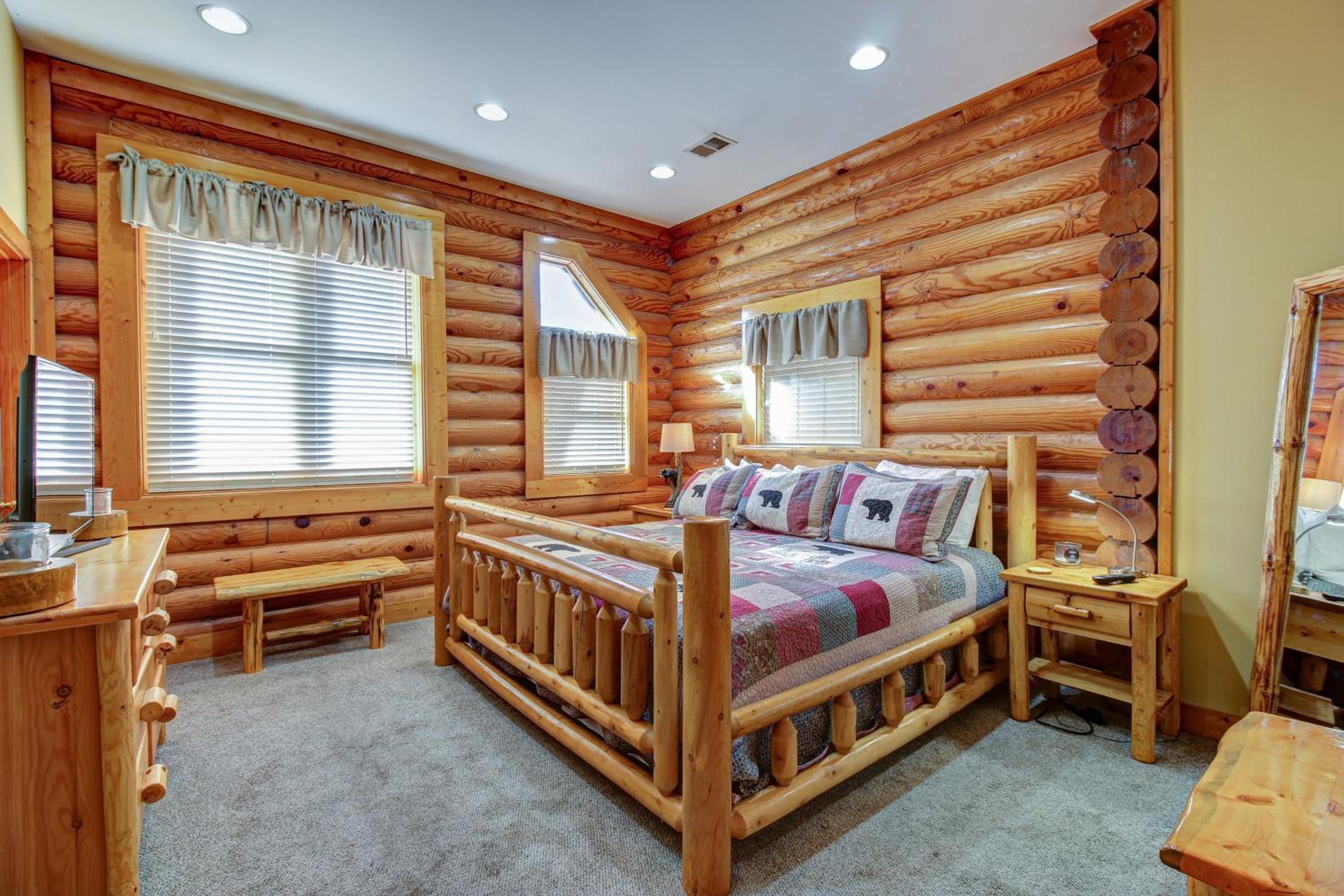 Near Dtwn! Multi-Level Pigeon Forge Cabin with Pool