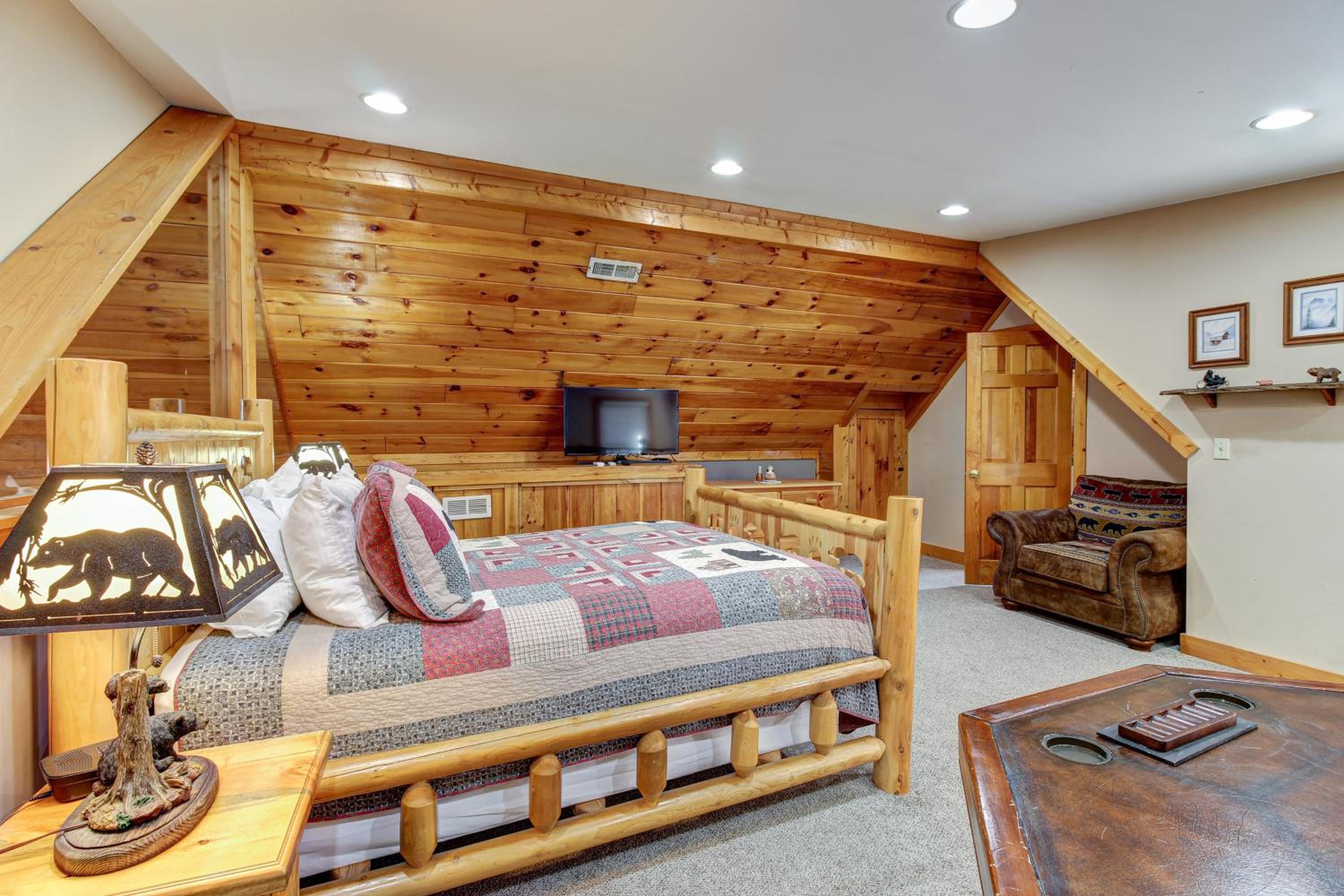 Near Dtwn! Multi-Level Pigeon Forge Cabin with Pool