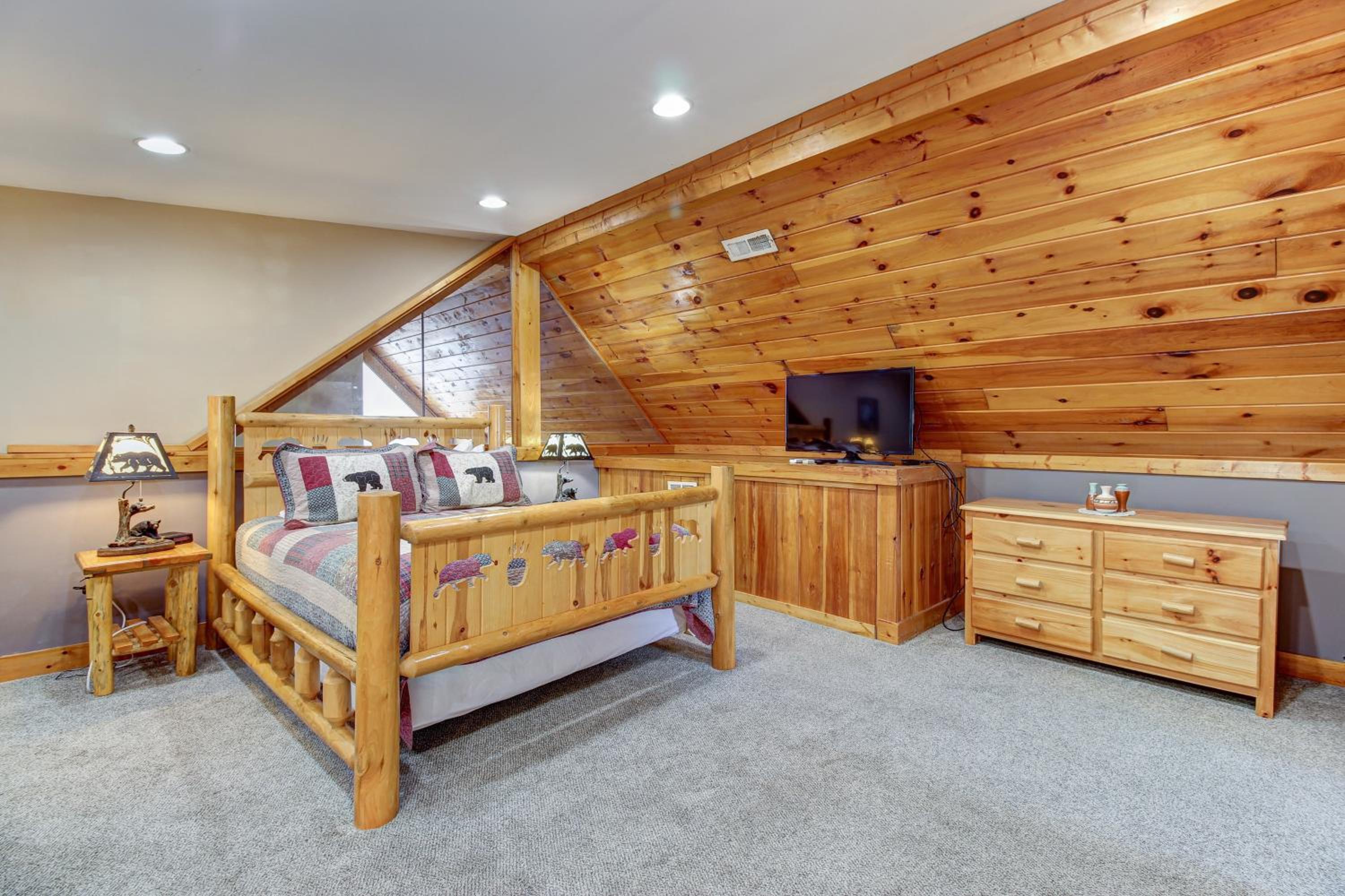 Near Dtwn! Multi-Level Pigeon Forge Cabin with Pool
