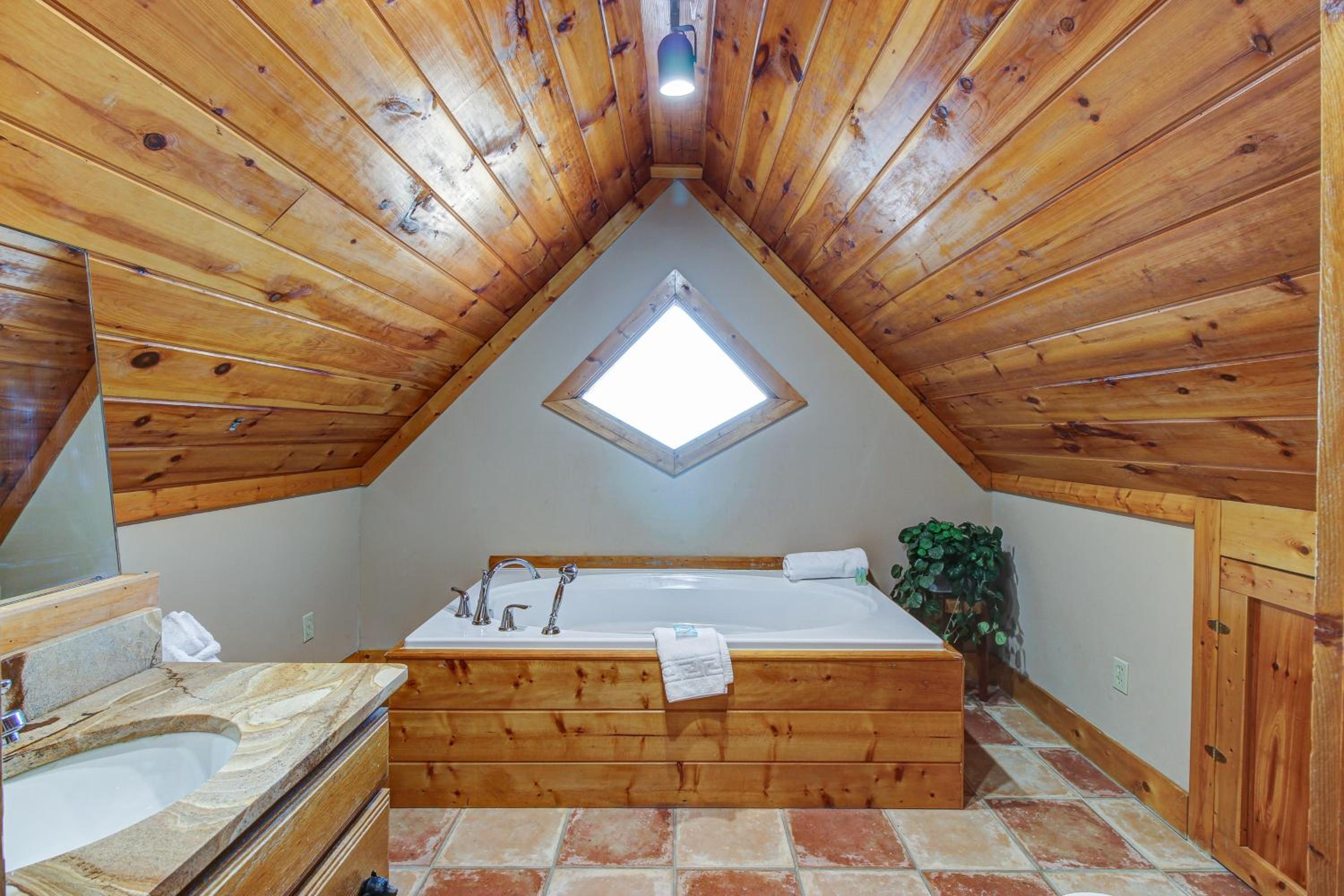 Near Dtwn! Multi-Level Pigeon Forge Cabin with Pool