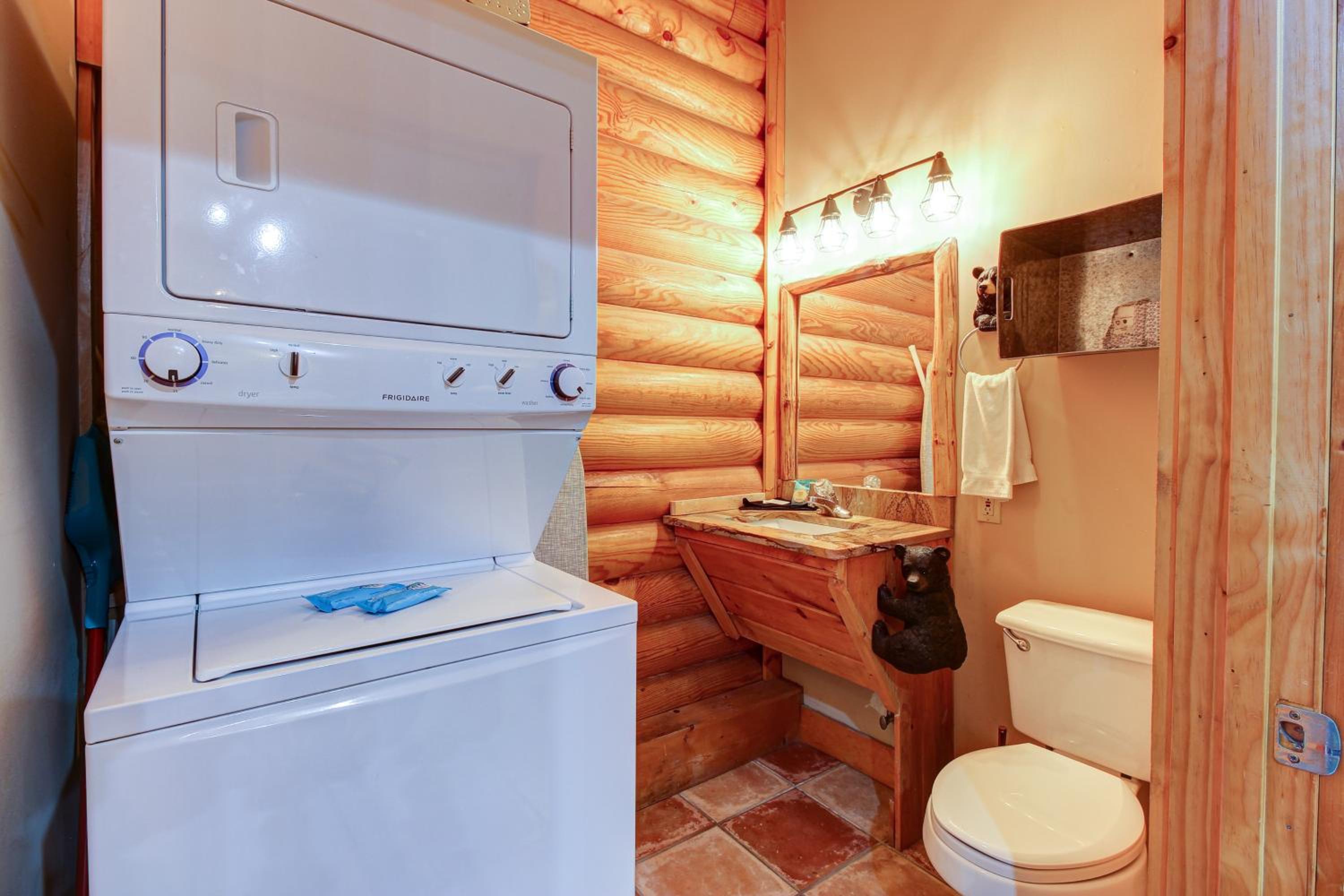Near Dtwn! Multi-Level Pigeon Forge Cabin with Pool