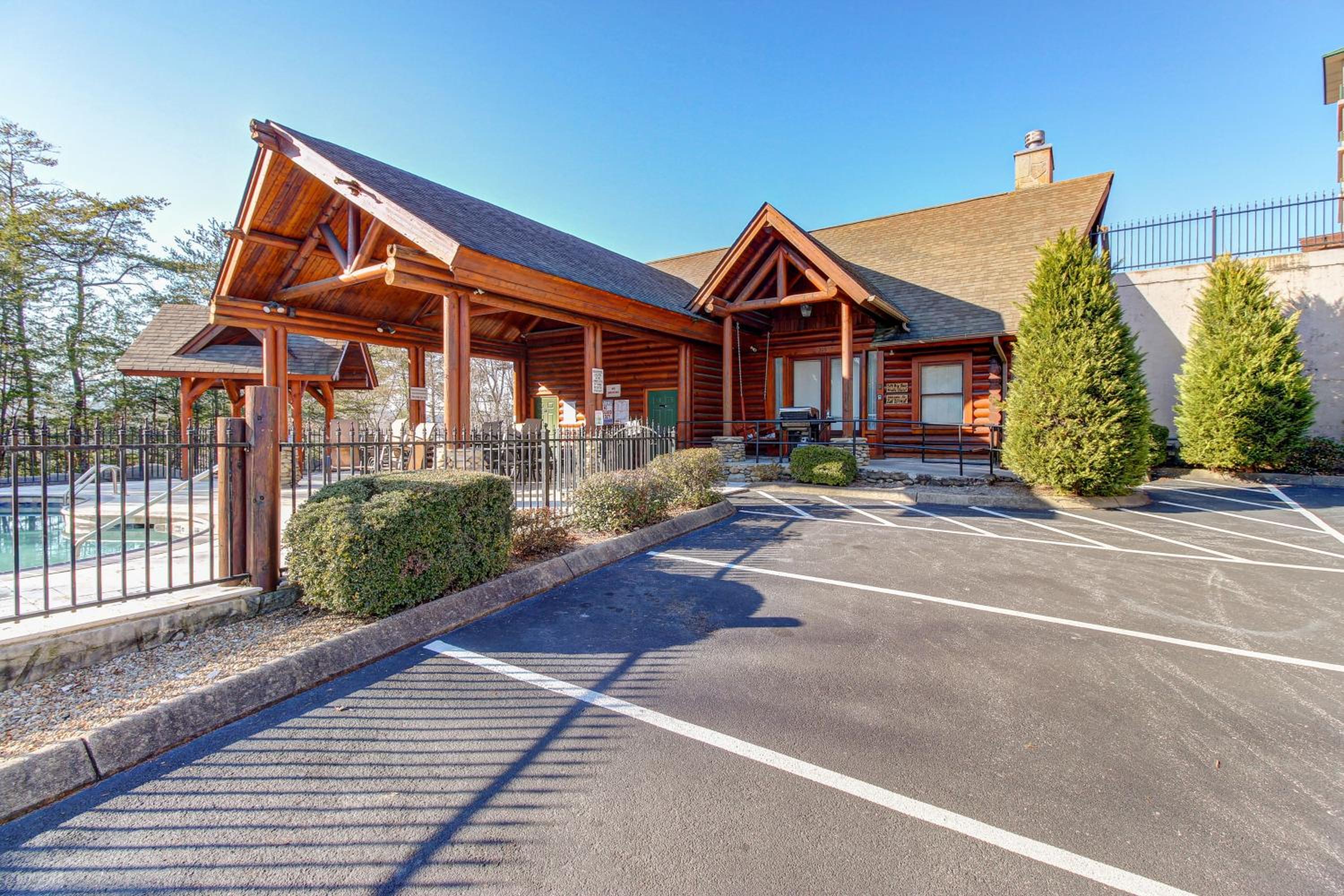 Near Dtwn! Multi-Level Pigeon Forge Cabin with Pool