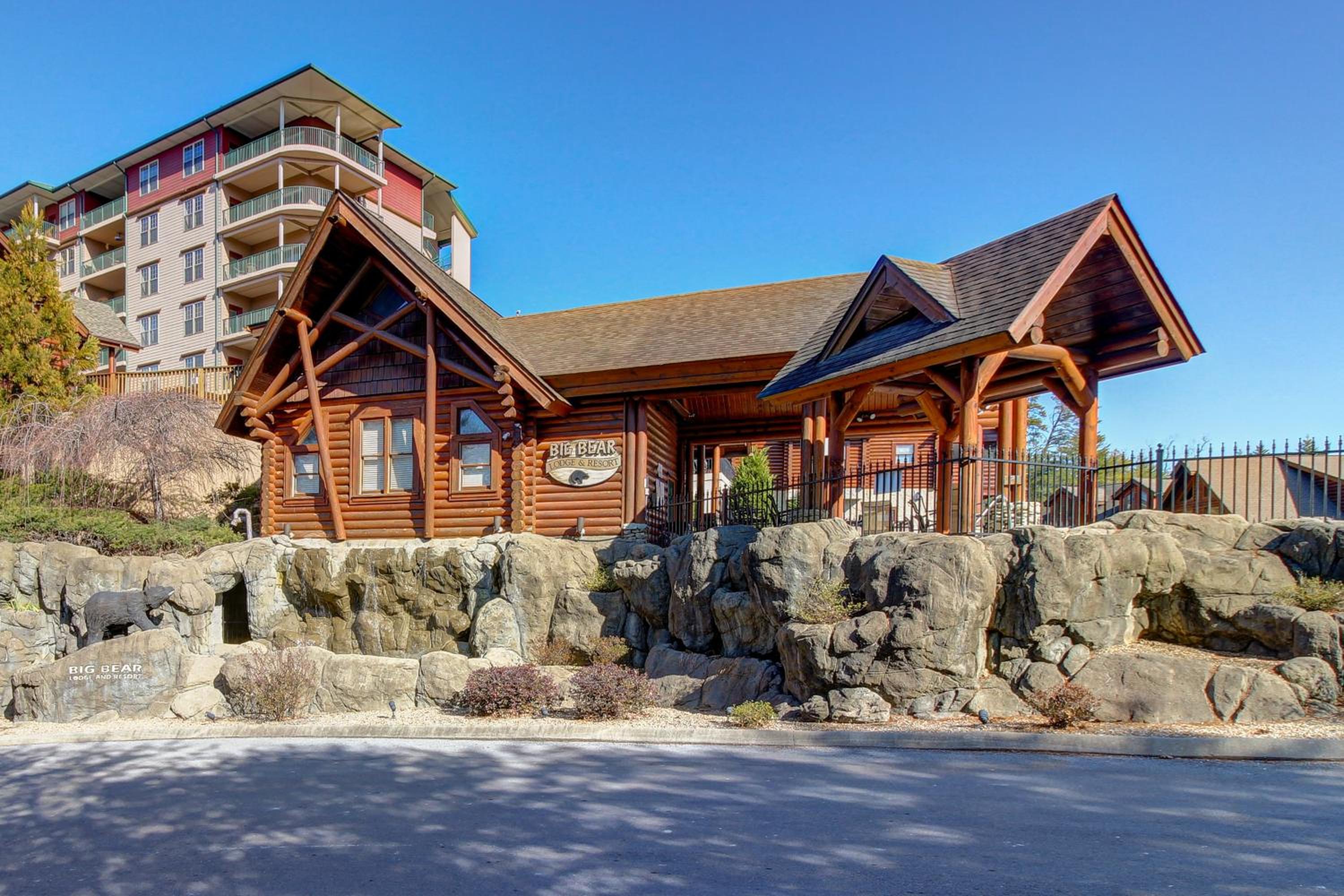 Near Dtwn! Multi-Level Pigeon Forge Cabin with Pool