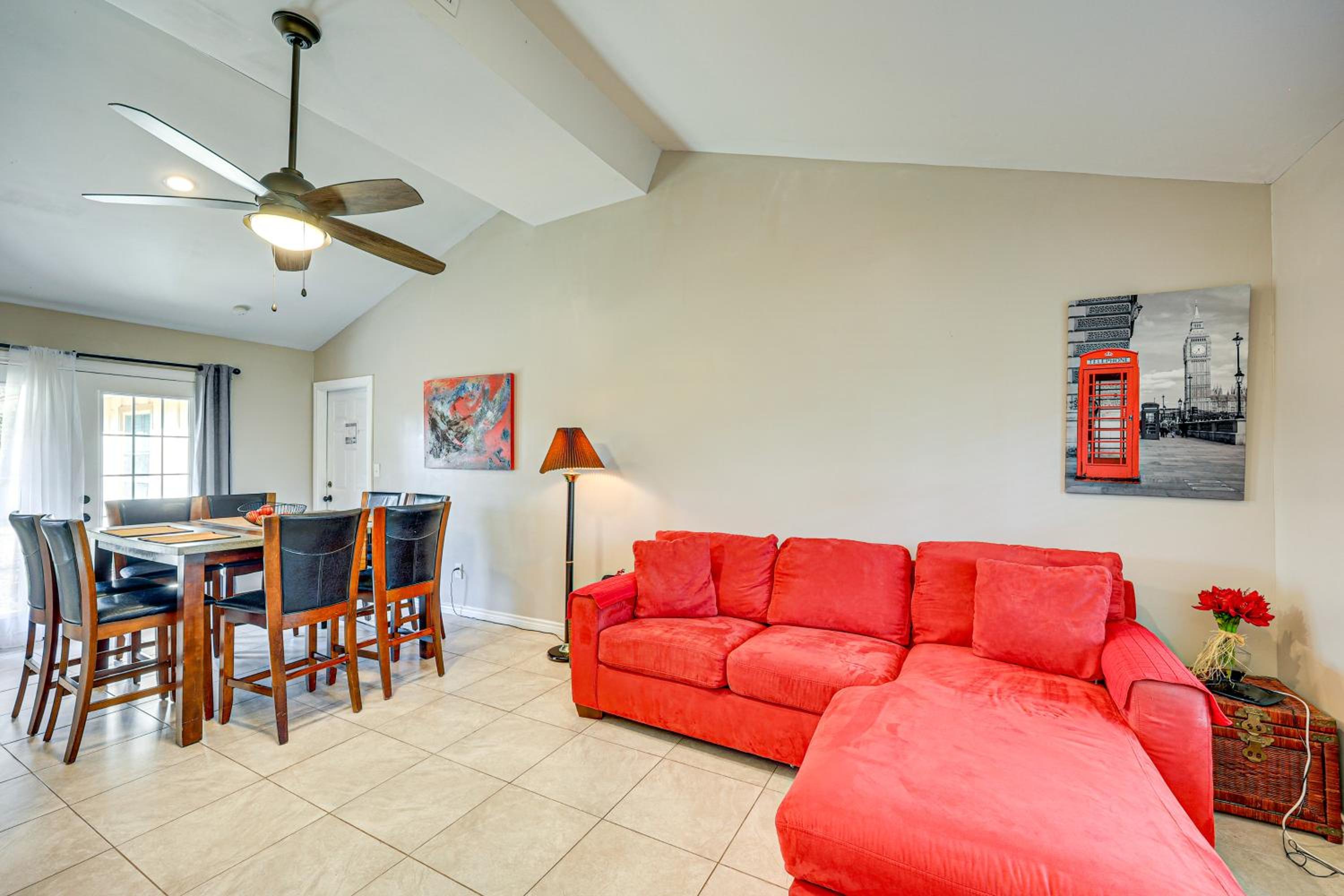 Large Yard Home 9 Mi to San Antonio River Walk