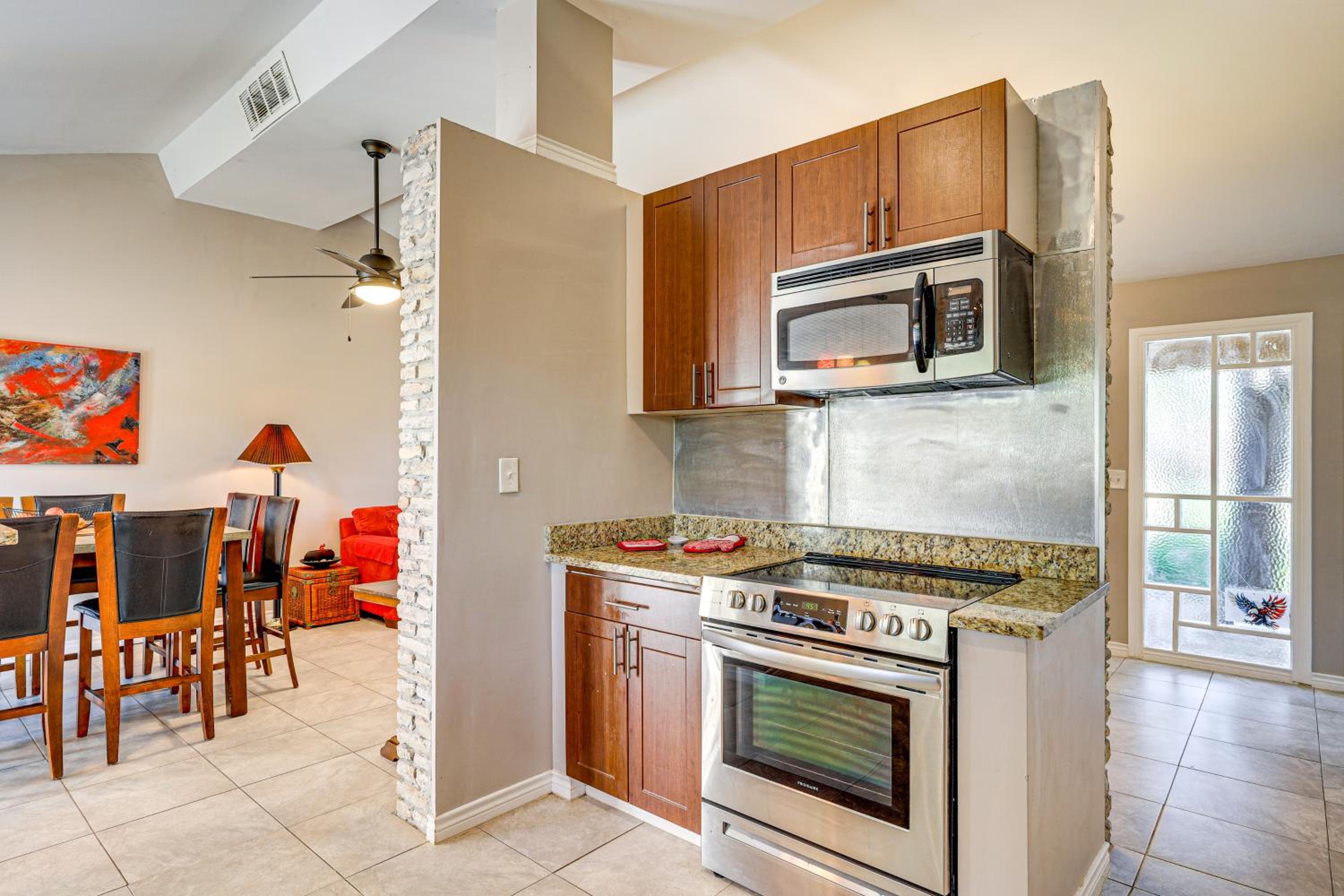 Large Yard Home 9 Mi to San Antonio River Walk