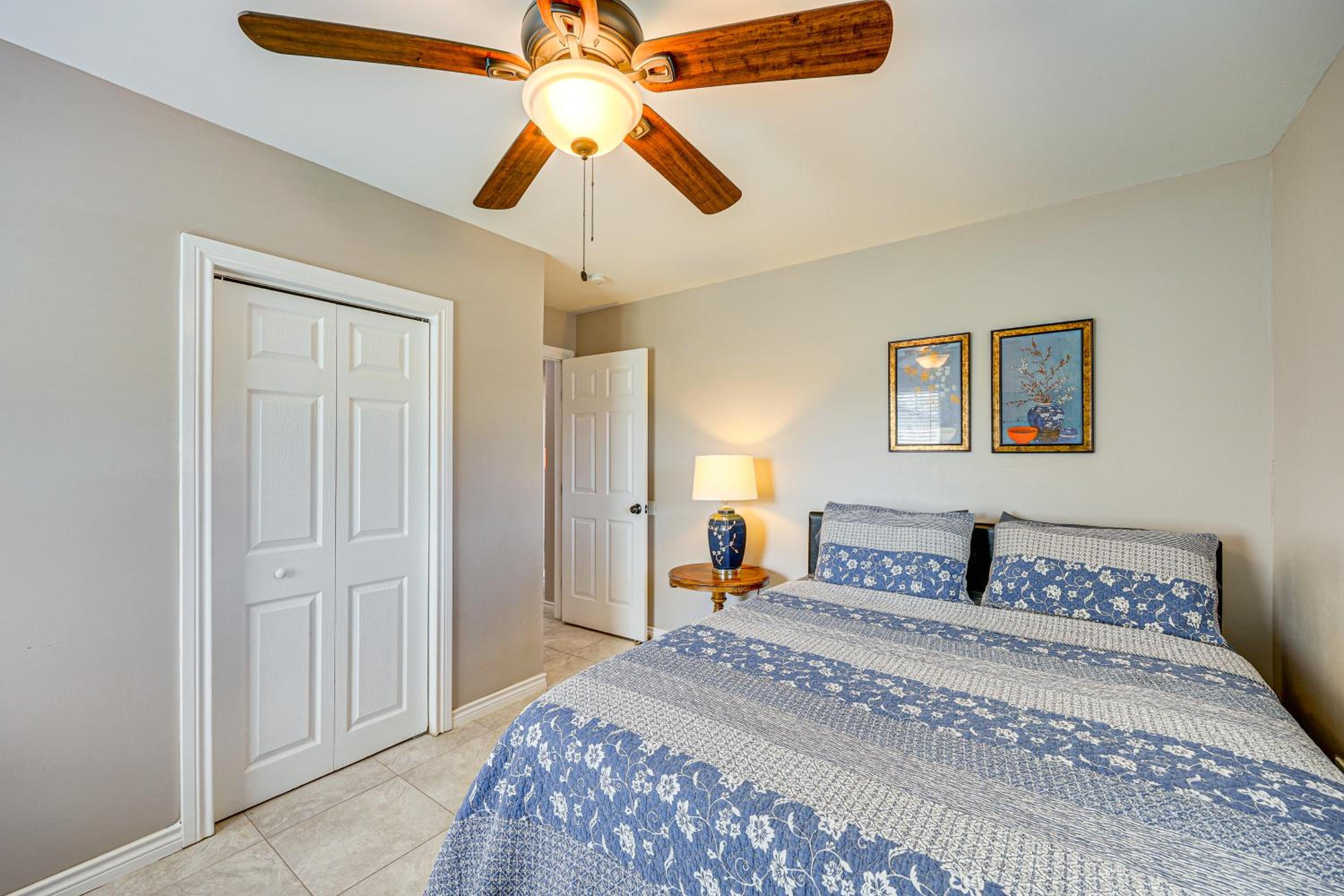 Large Yard Home 9 Mi to San Antonio River Walk