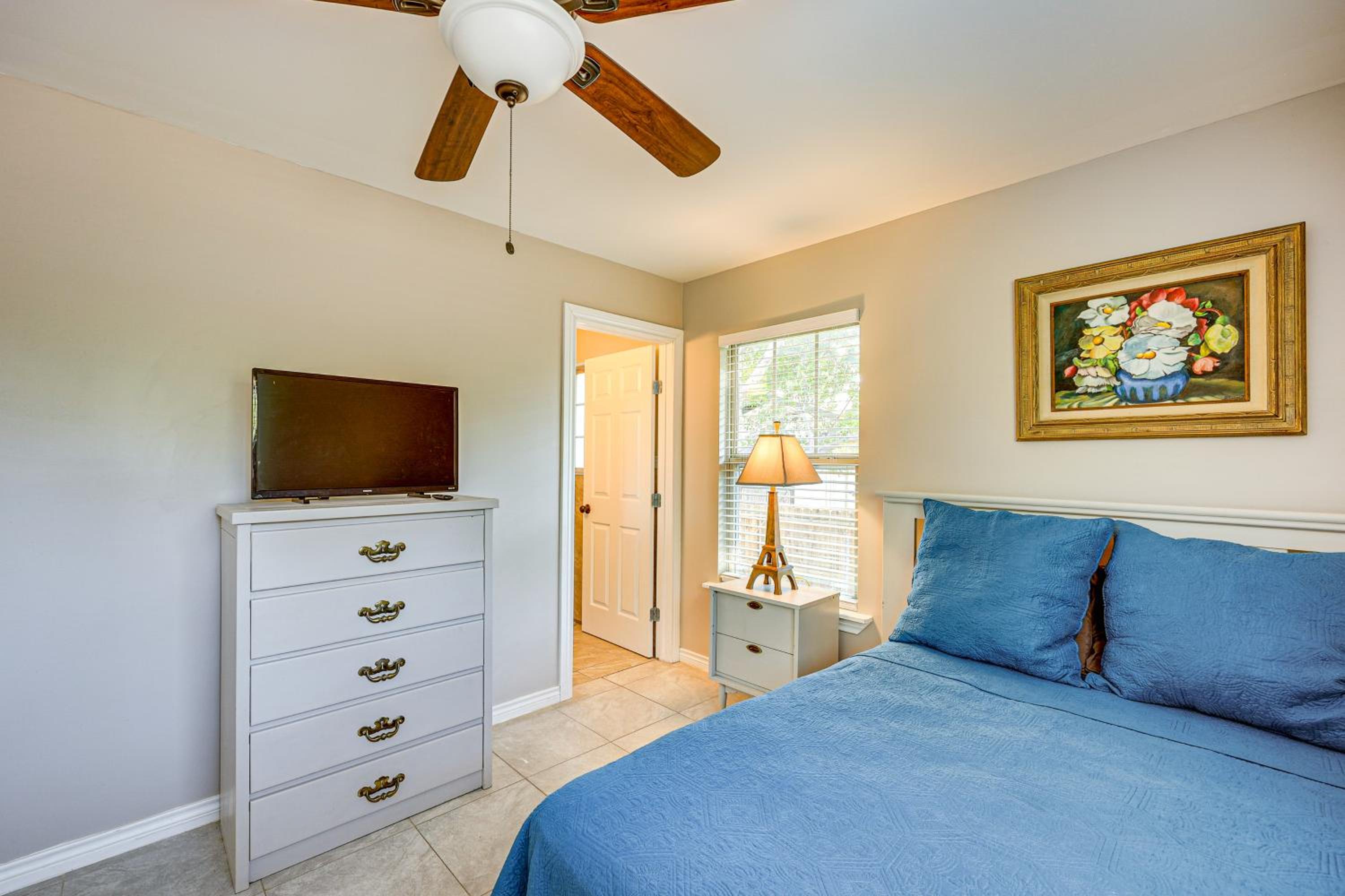 Large Yard Home 9 Mi to San Antonio River Walk