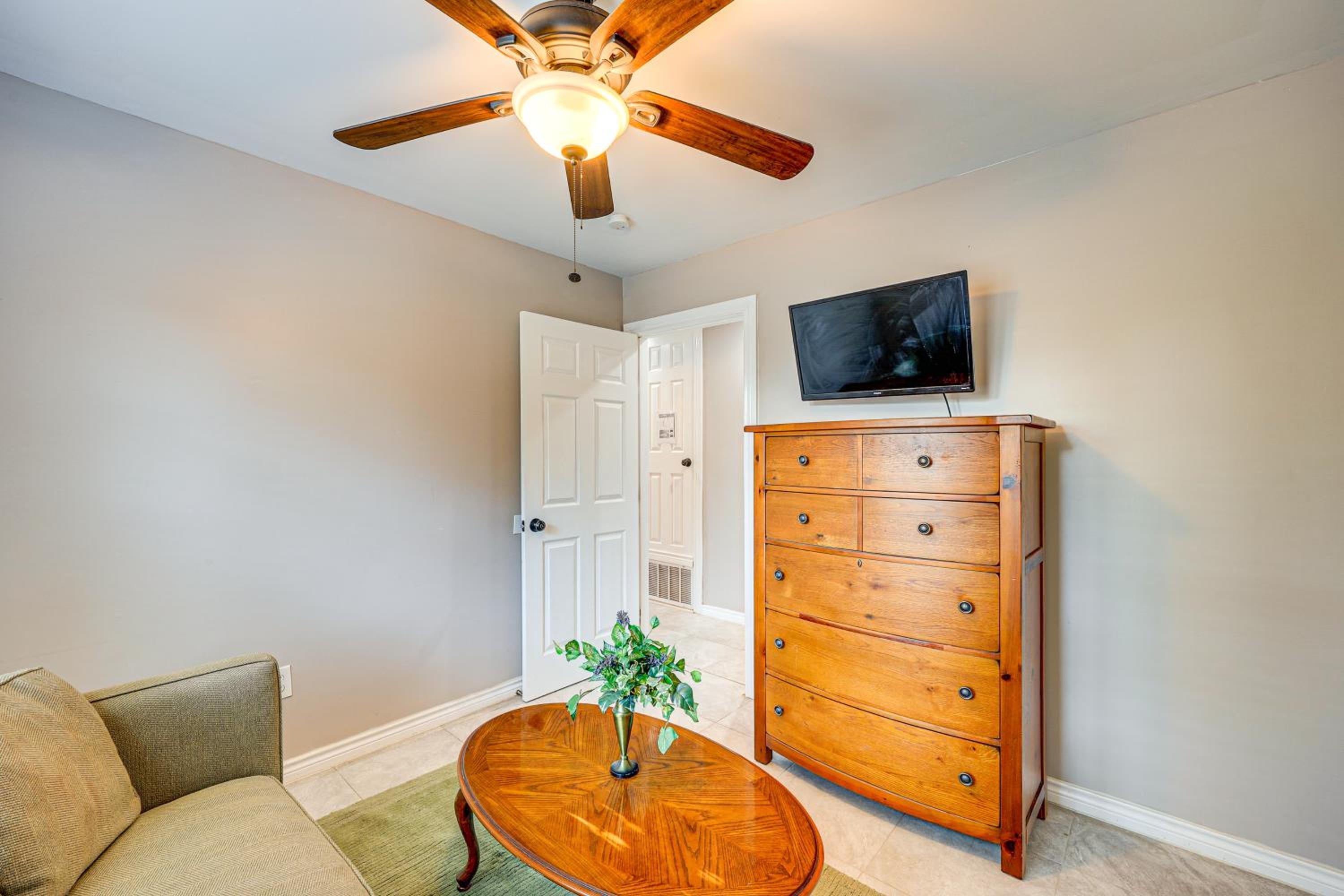 Large Yard Home 9 Mi to San Antonio River Walk