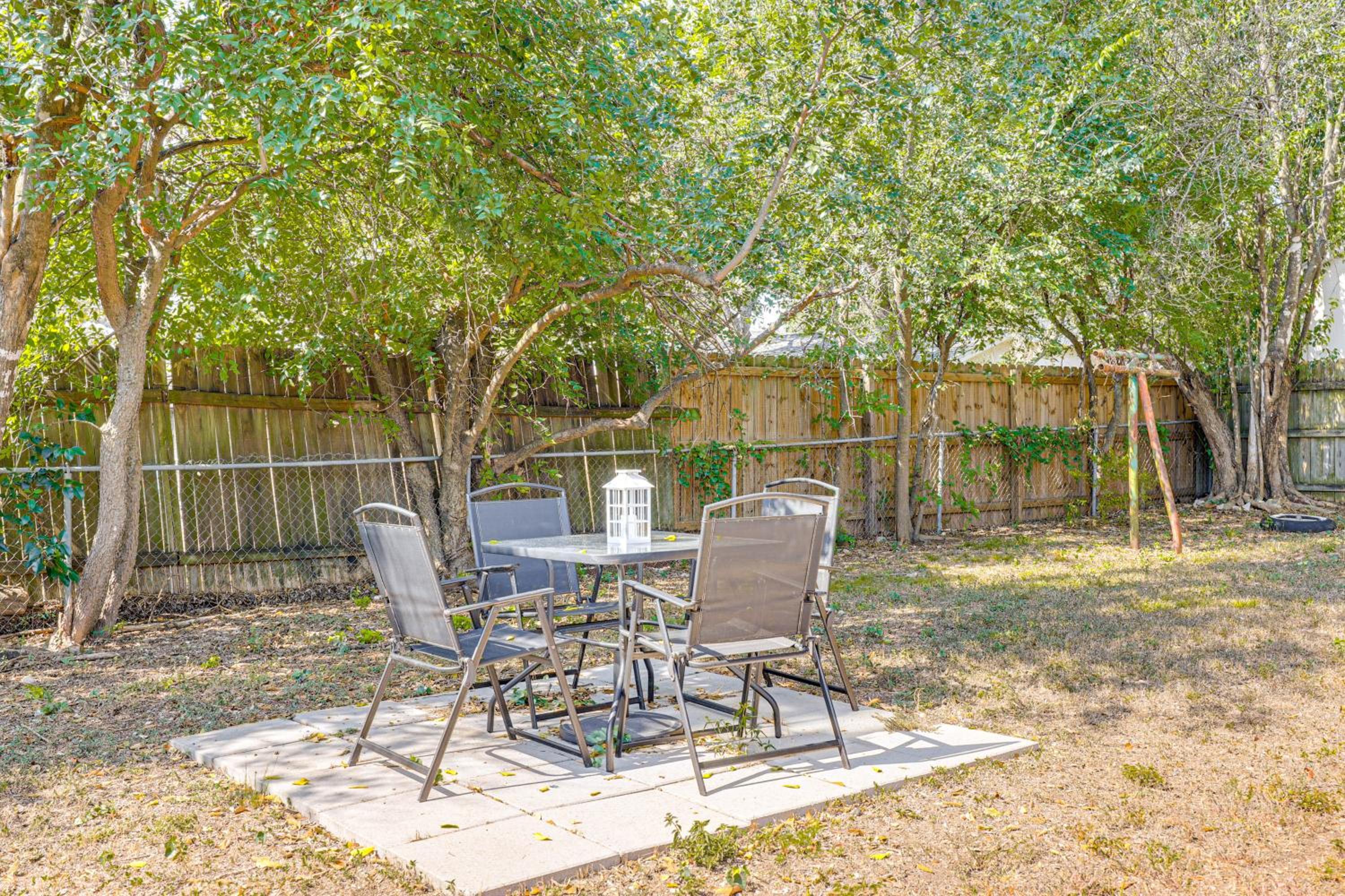 Large Yard Home 9 Mi to San Antonio River Walk