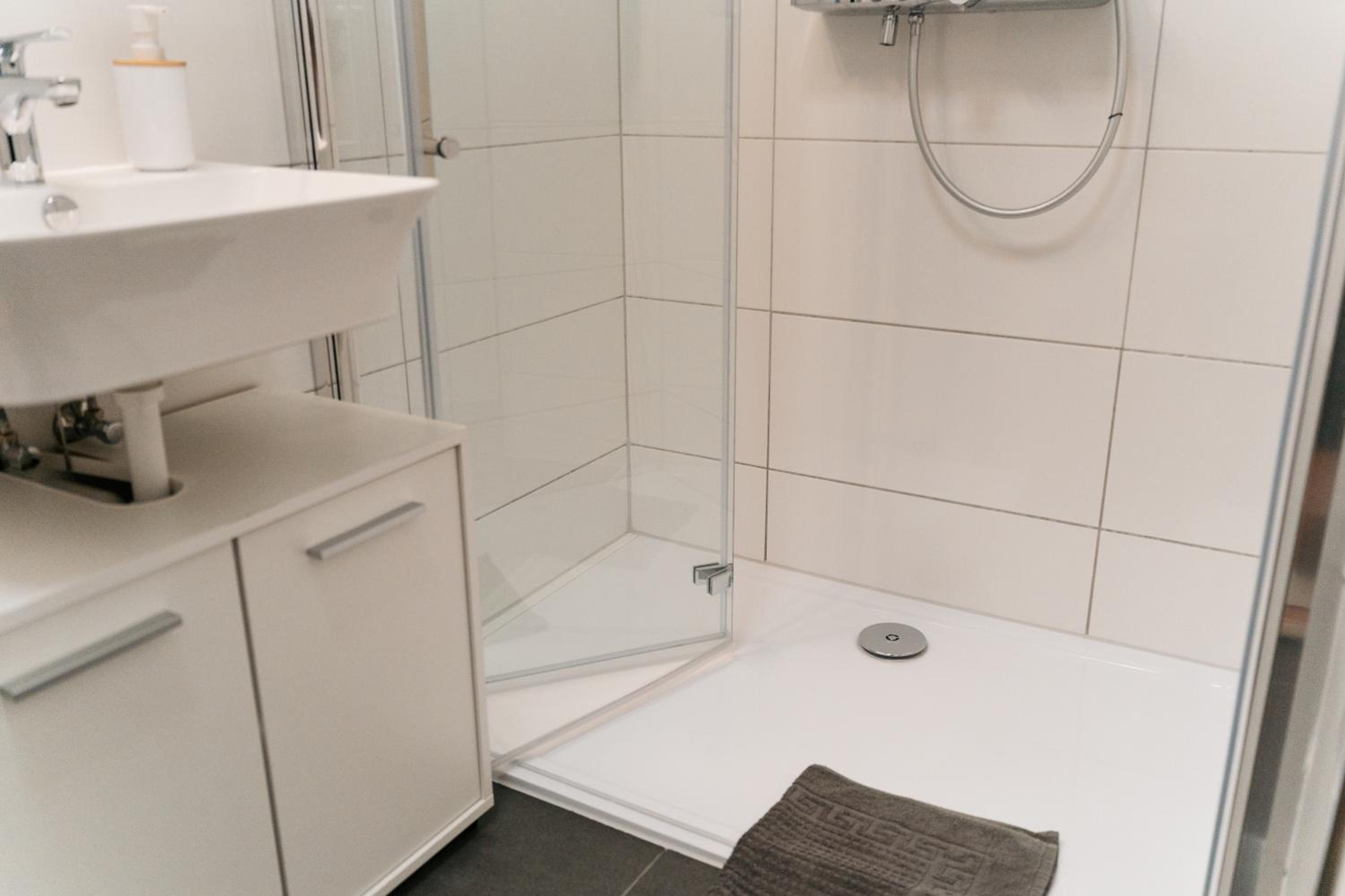 Vellmar Oase am Park mit Terrasse- Zentral und ruhig-24-7 Self Check-in, Edeka und Bäcker nebenan