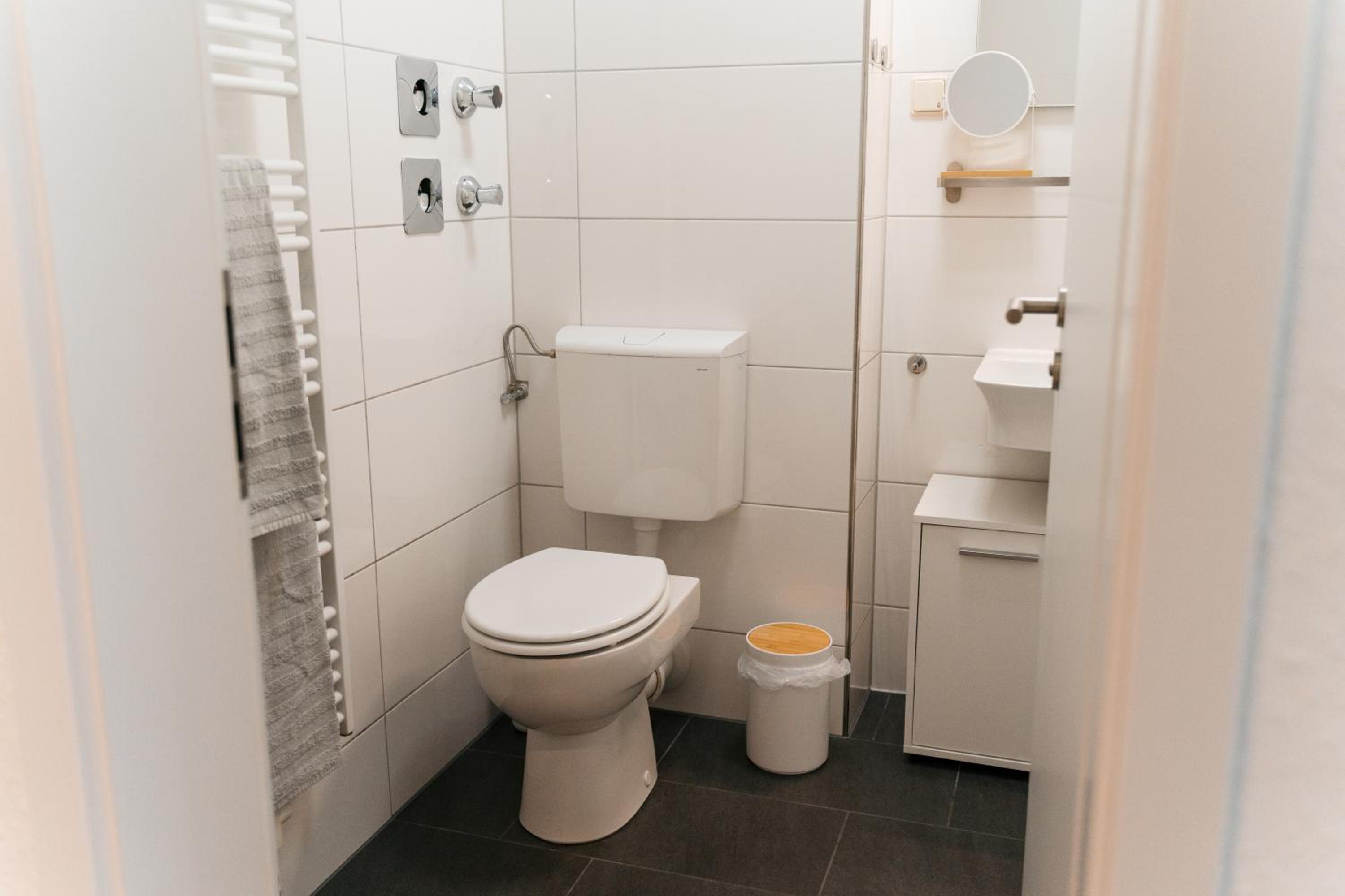 Vellmar Oase am Park mit Terrasse- Zentral und ruhig-24-7 Self Check-in, Edeka und Bäcker nebenan