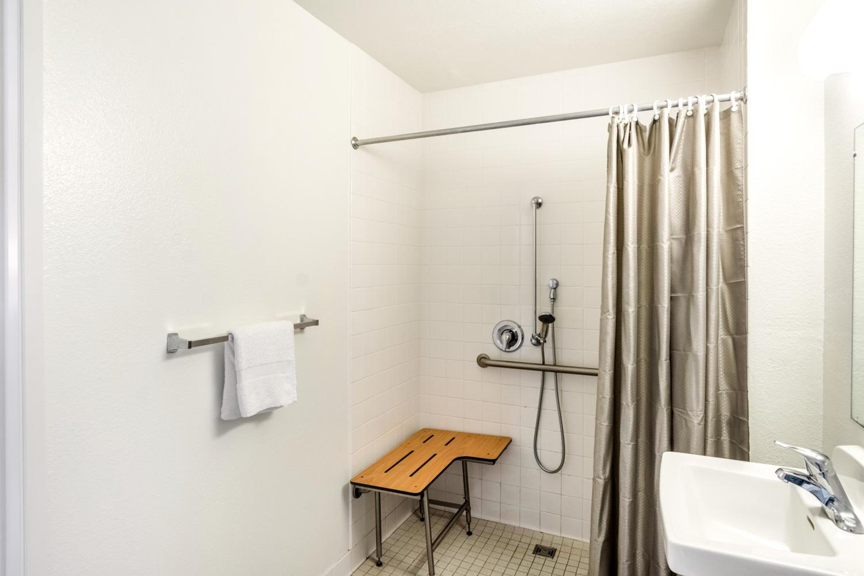 Motel 6-Redding, CA - Central