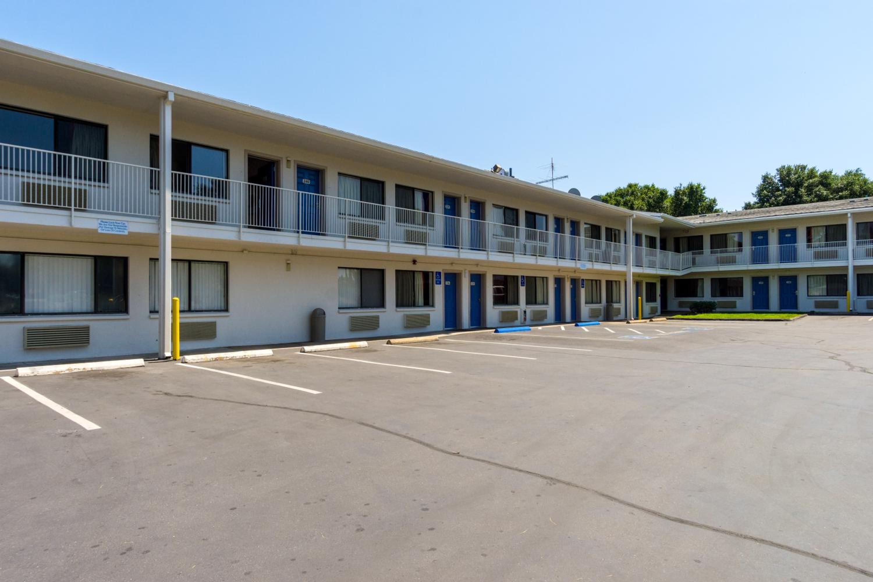 Motel 6-Redding, CA - Central