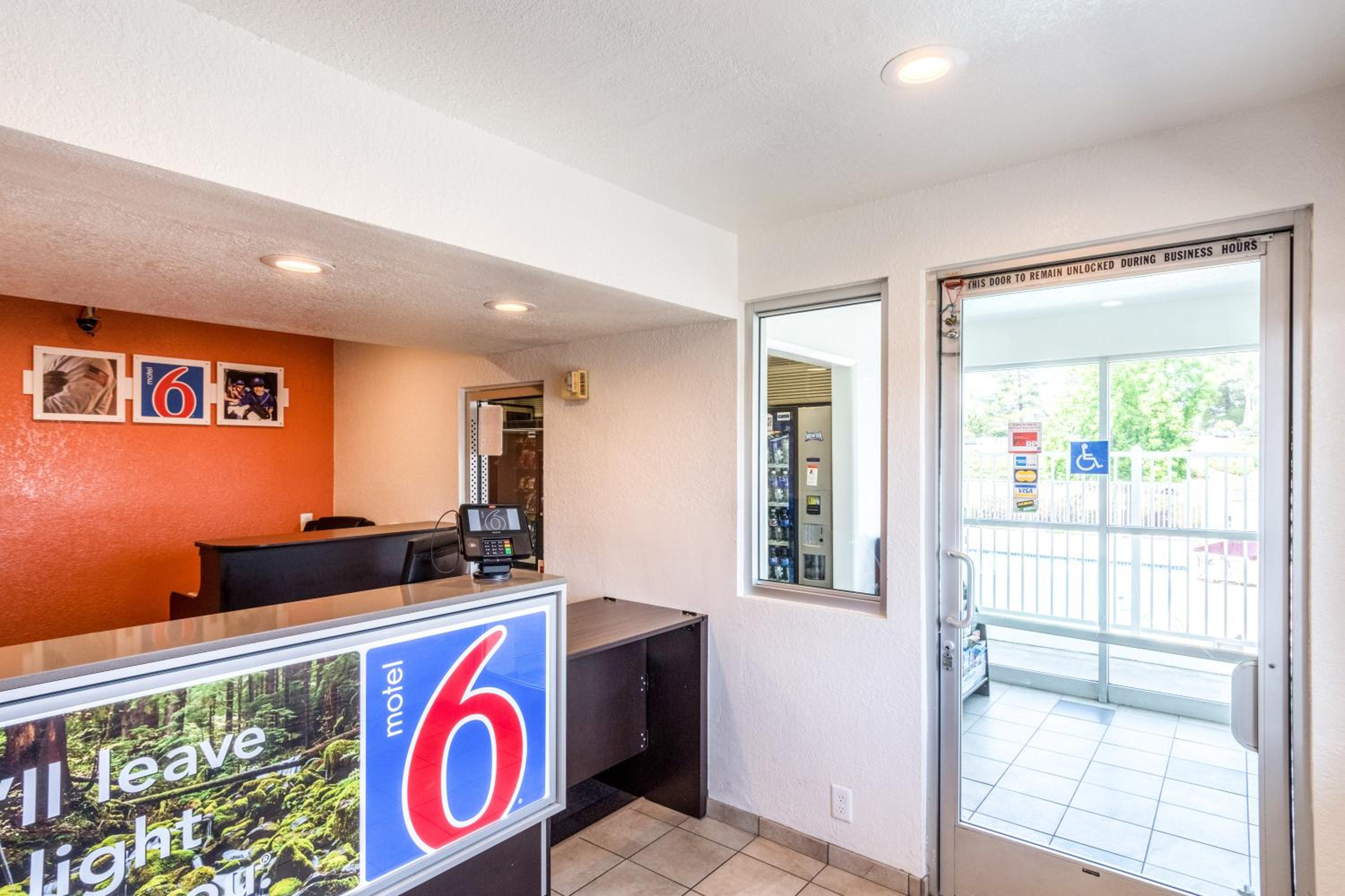 Motel 6-Redding, CA - Central