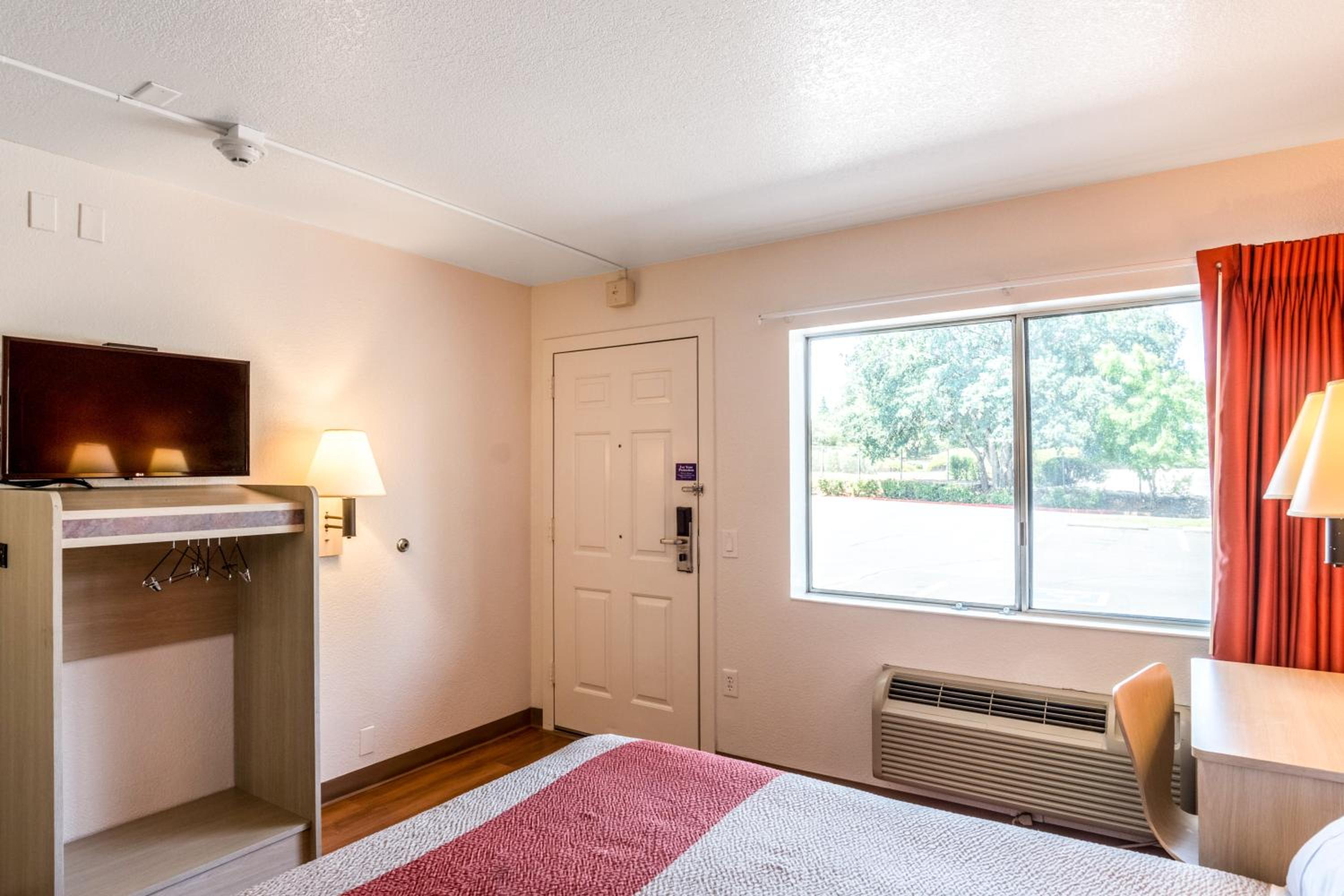 Motel 6-Redding, CA - Central