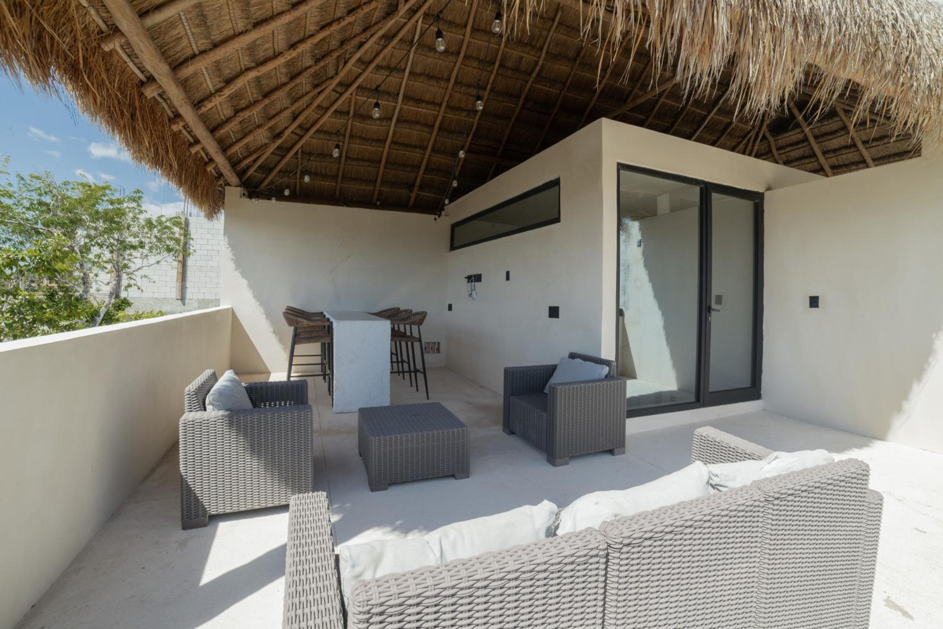 BT Homes - Tulum - Exclusiva villa de lujo con piscina, gym y pista de pádel