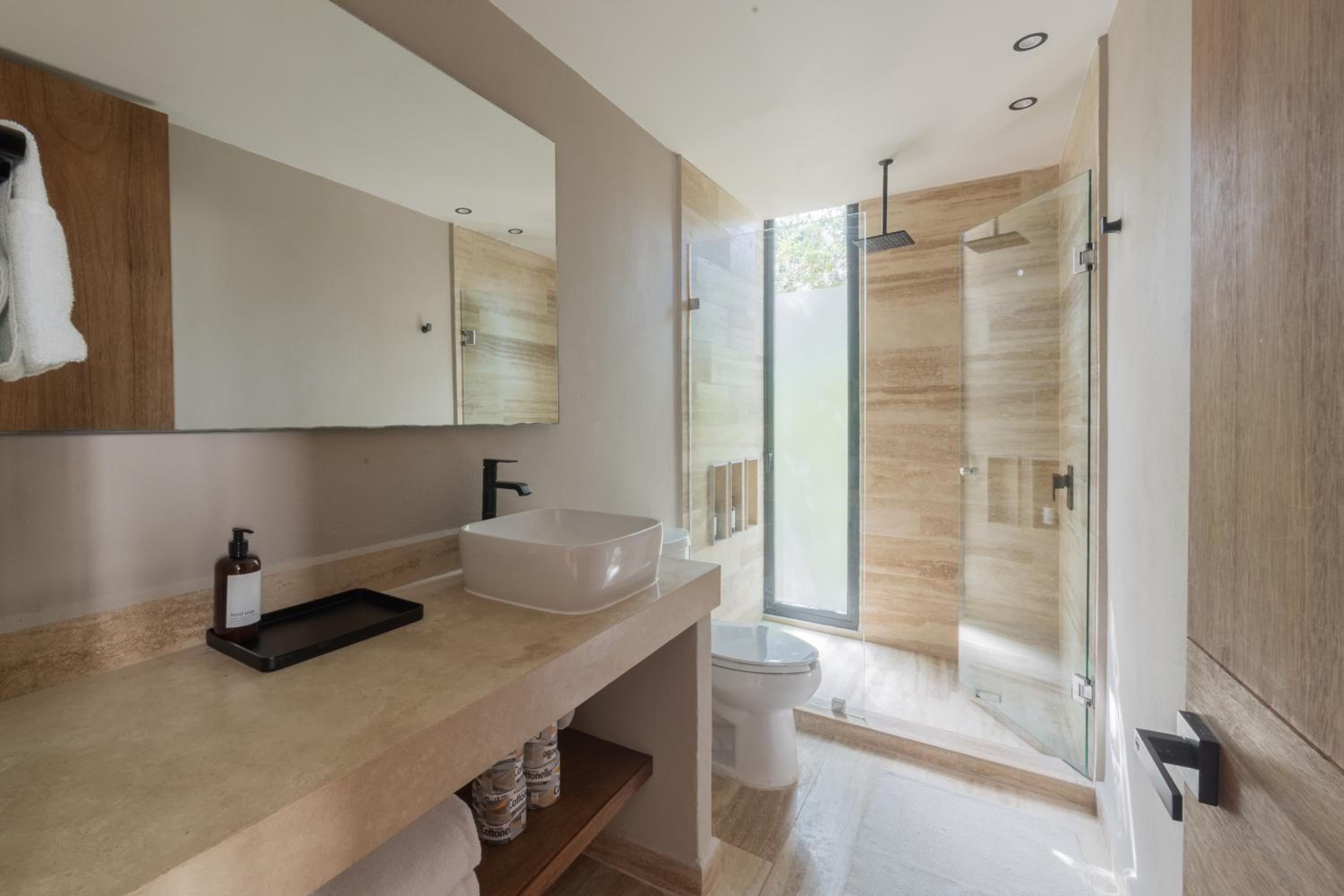 BT Homes - Tulum - Exclusiva villa de lujo con piscina, gym y pista de pádel