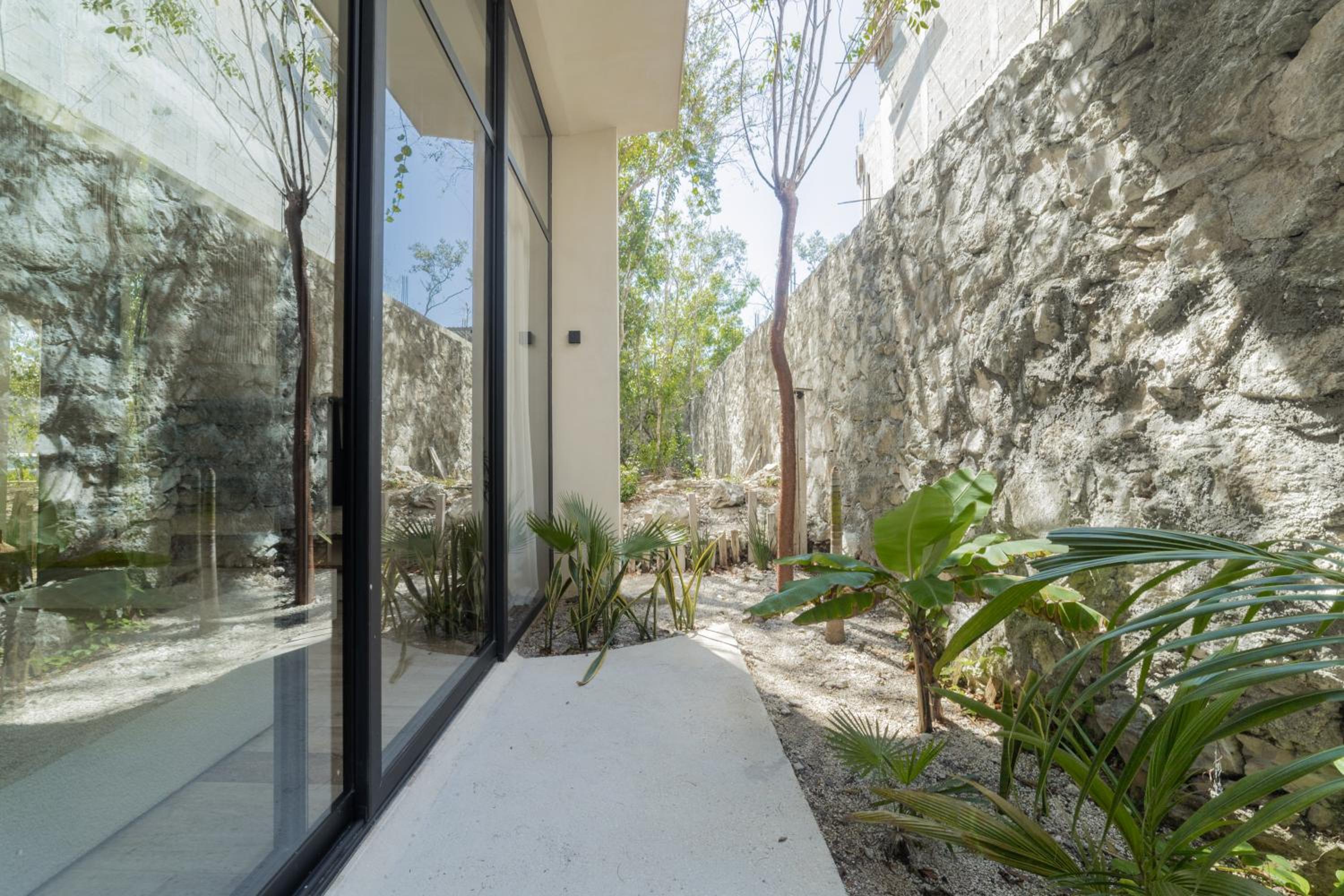 BT Homes - Tulum - Exclusiva villa de lujo con piscina, gym y pista de pádel
