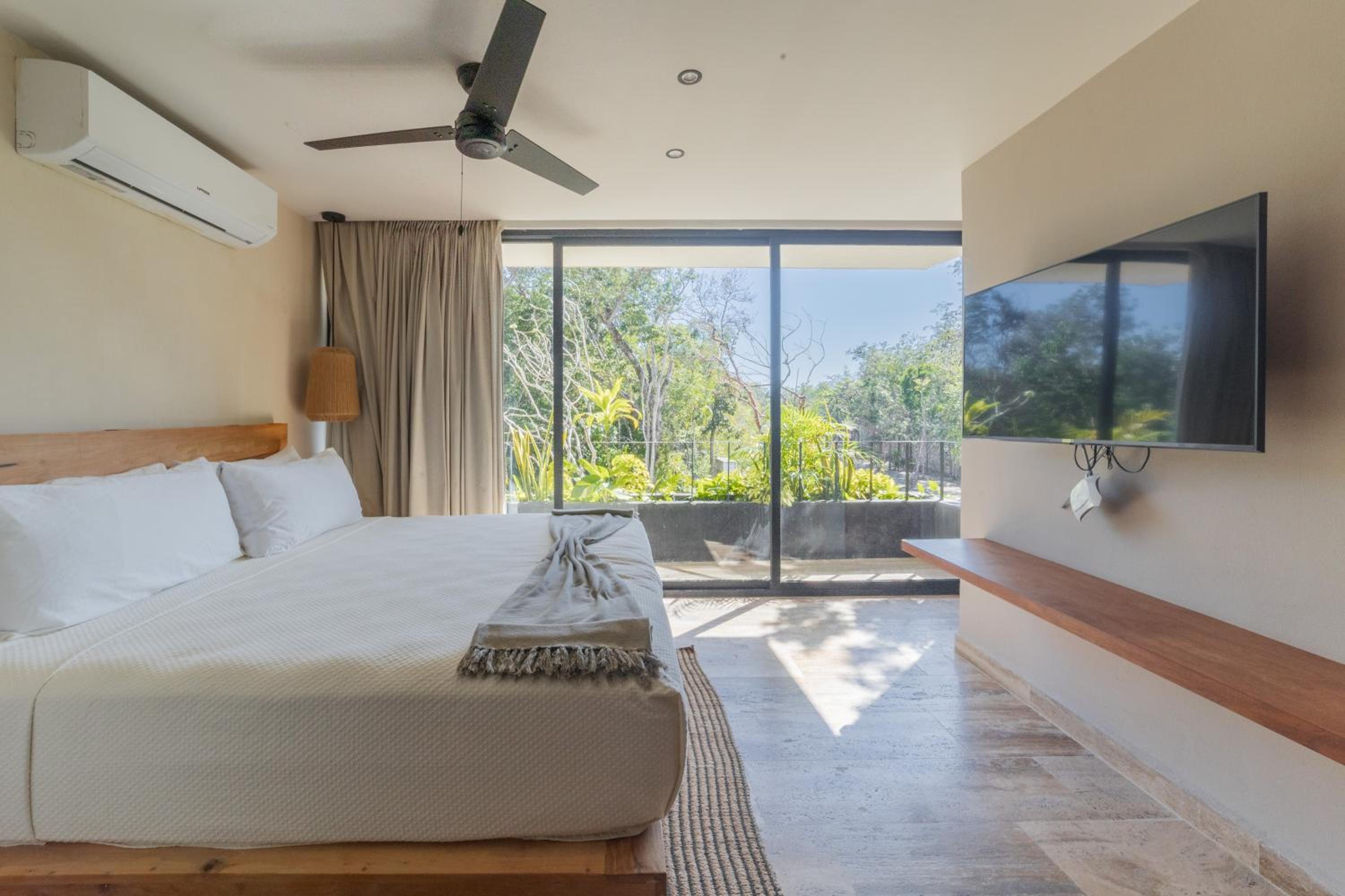 BT Homes - Tulum - Exclusiva villa de lujo con piscina, gym y pista de pádel