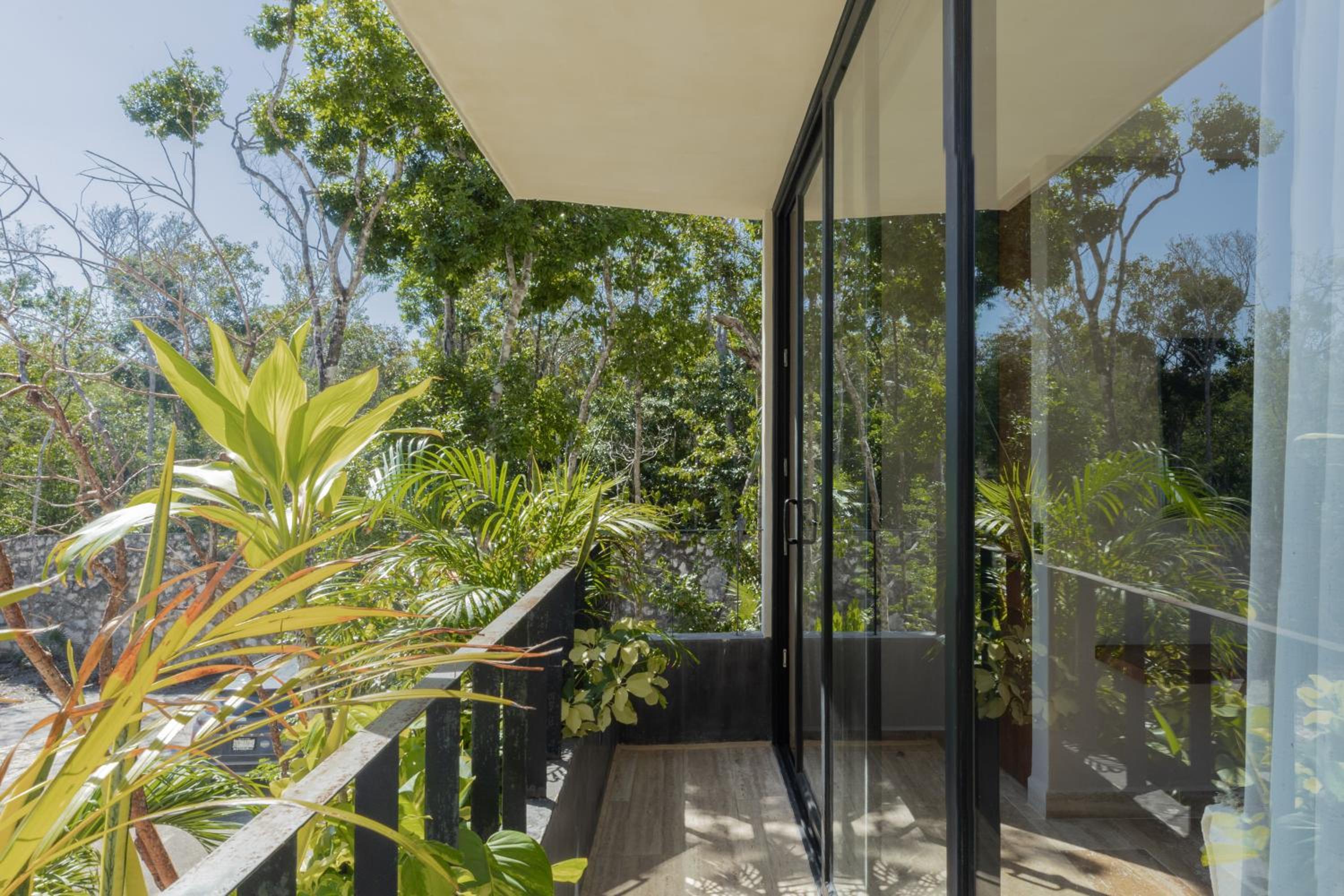 BT Homes - Tulum - Exclusiva villa de lujo con piscina, gym y pista de pádel