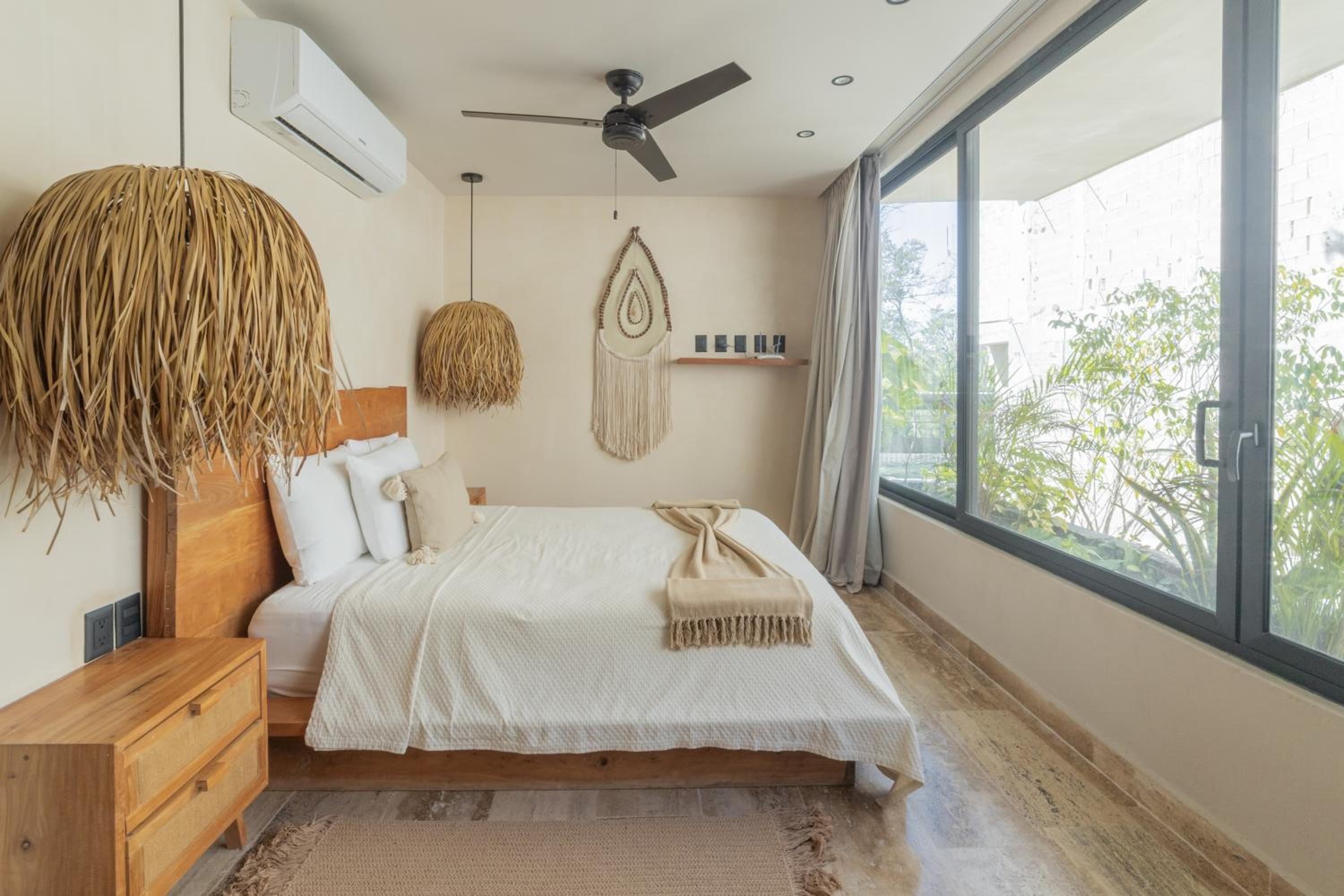BT Homes - Tulum - Exclusiva villa de lujo con piscina, gym y pista de pádel