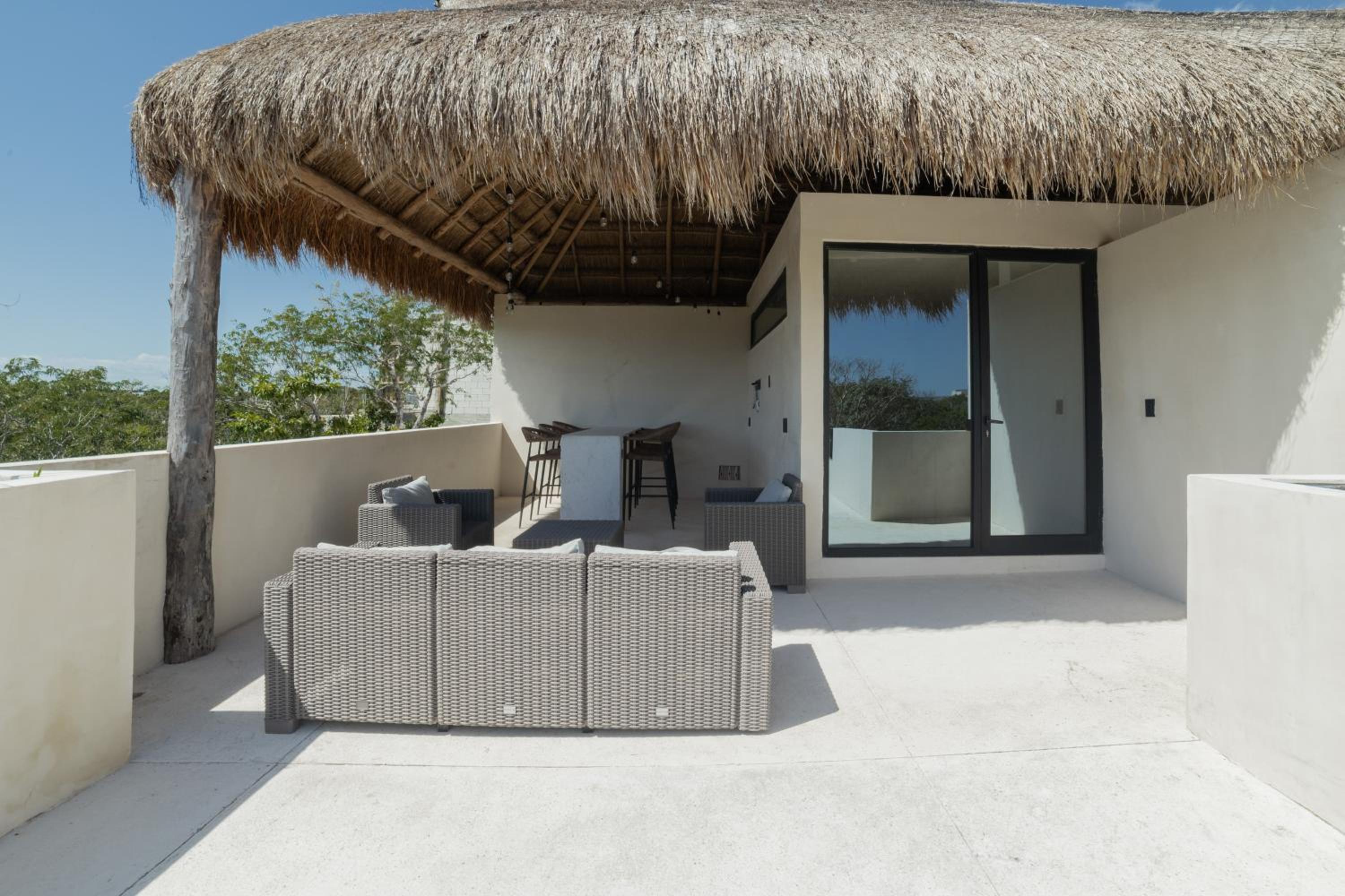 BT Homes - Tulum - Exclusiva villa de lujo con piscina, gym y pista de pádel