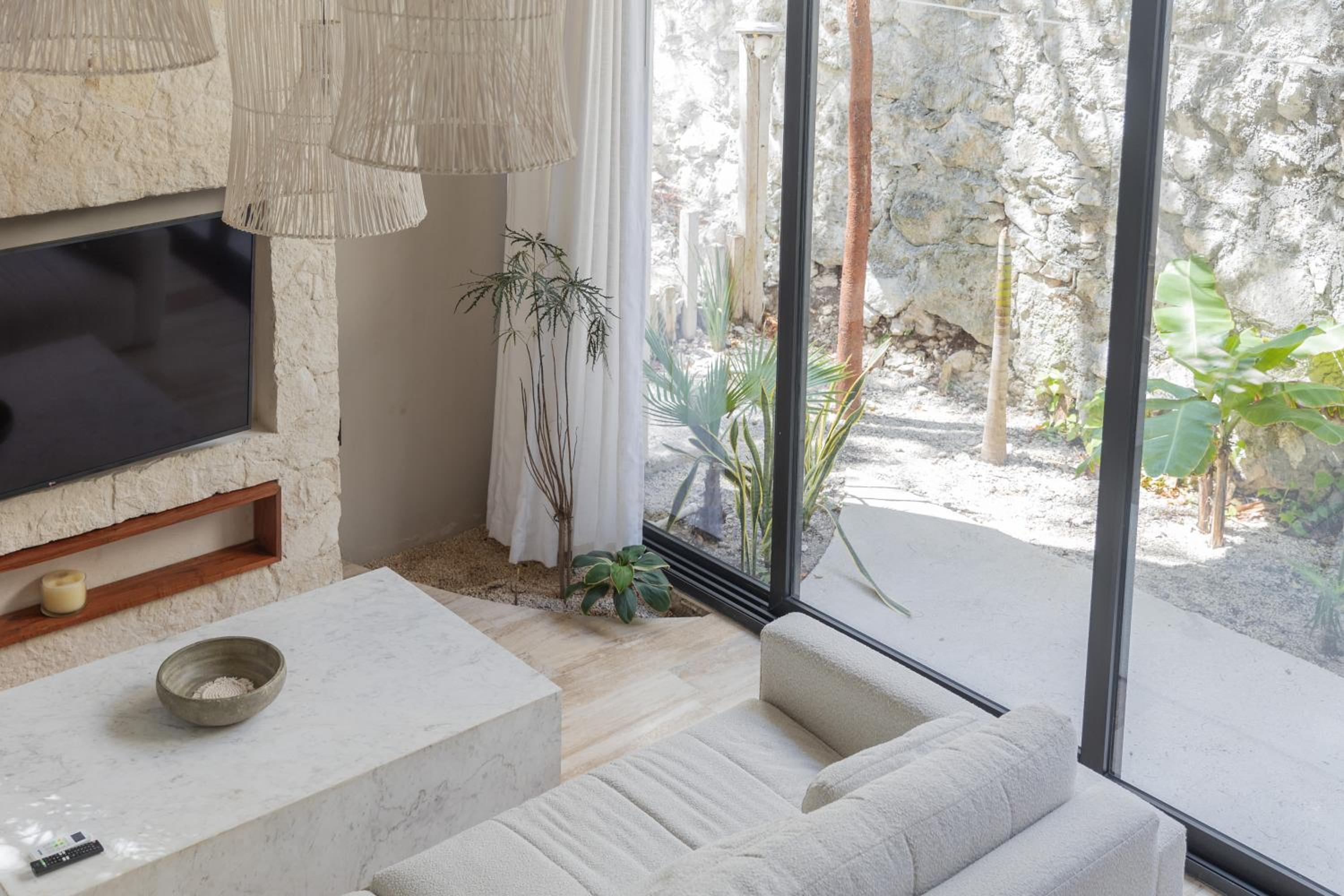 BT Homes - Tulum - Exclusiva villa de lujo con piscina, gym y pista de pádel