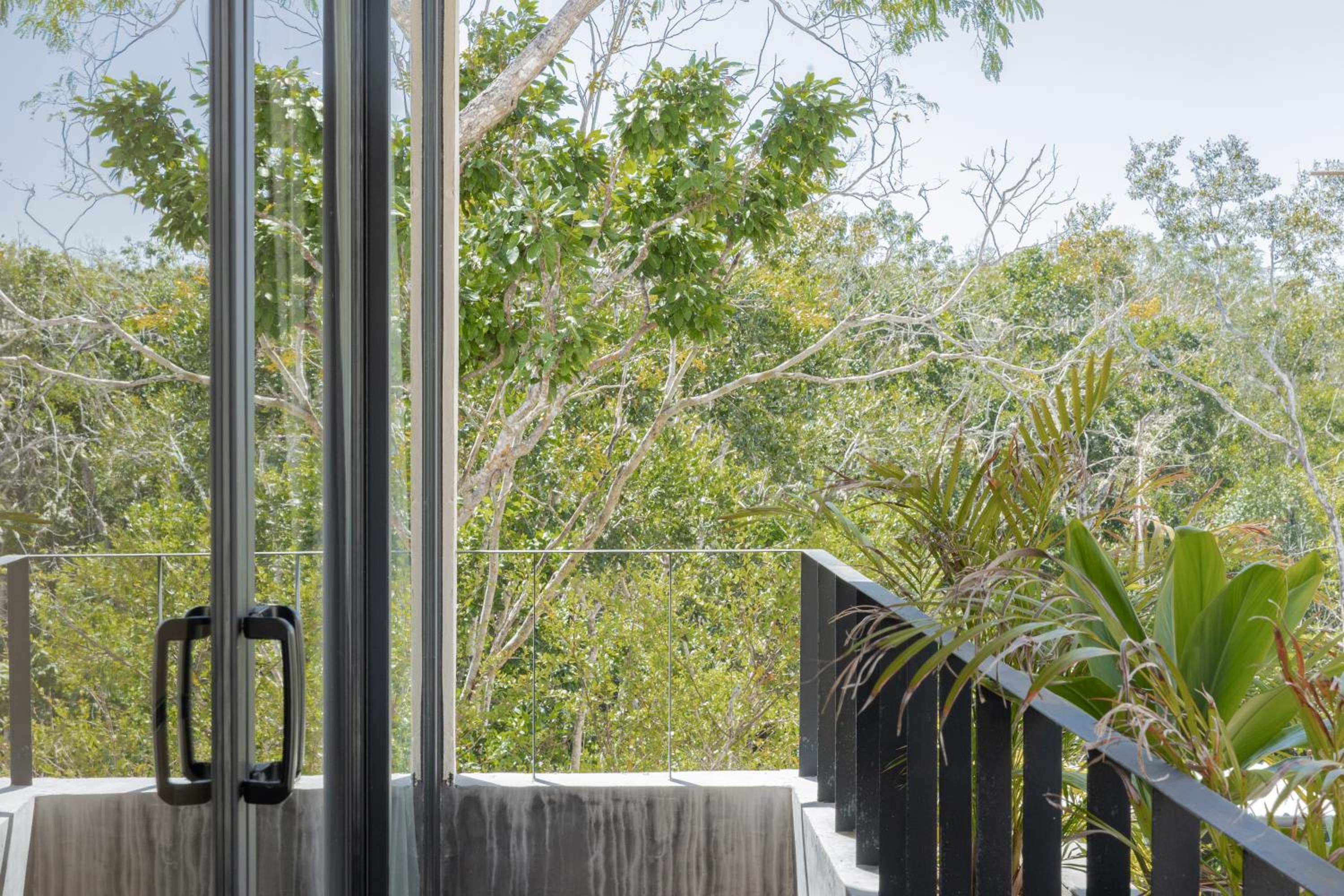 BT Homes - Tulum - Exclusiva villa de lujo con piscina, gym y pista de pádel