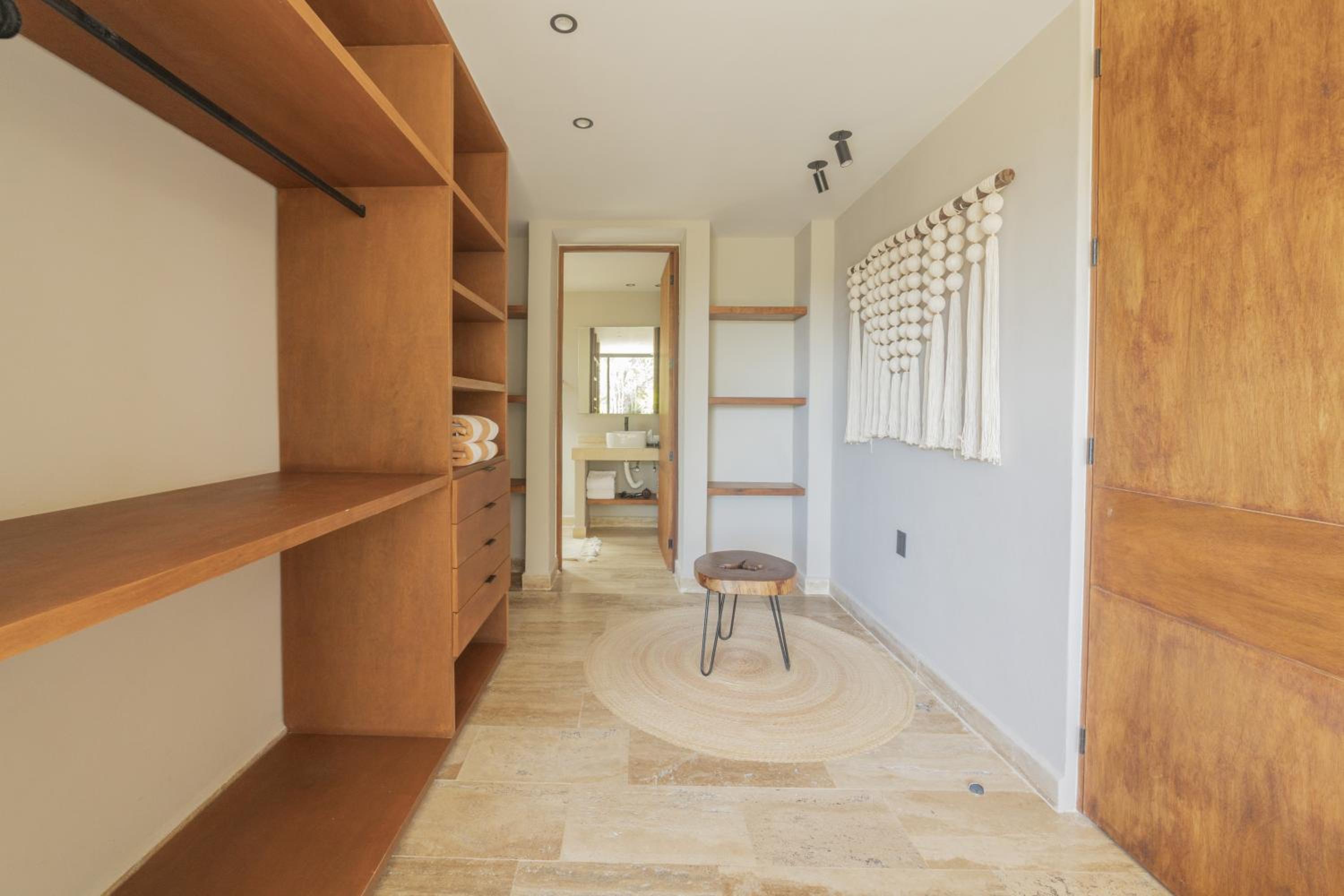 BT Homes - Tulum - Exclusiva villa de lujo con piscina, gym y pista de pádel
