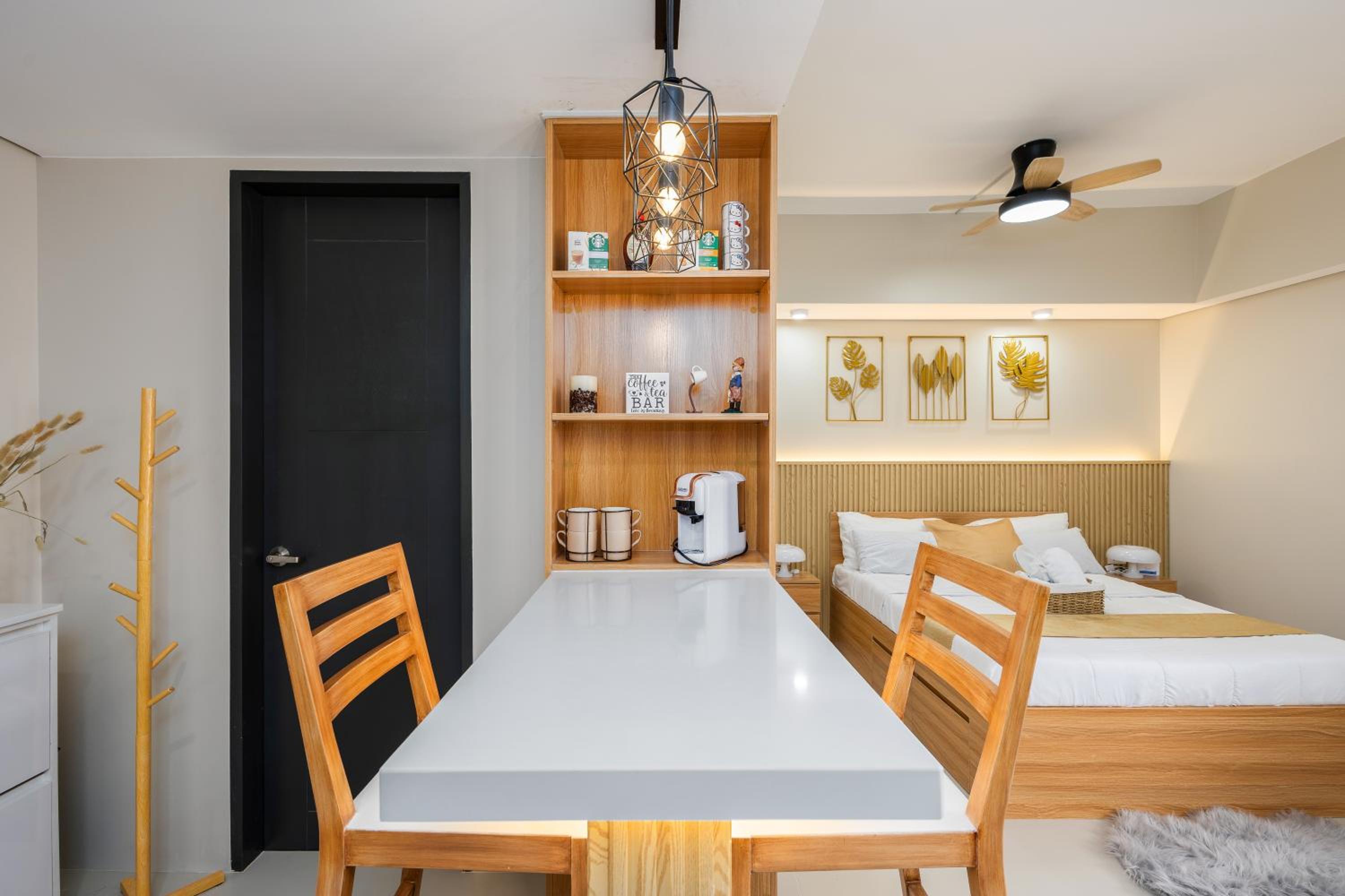 30sqm studio, Queen sized bed, 15th floor, Baseline Prestige Fuente Osmeña Cebu City