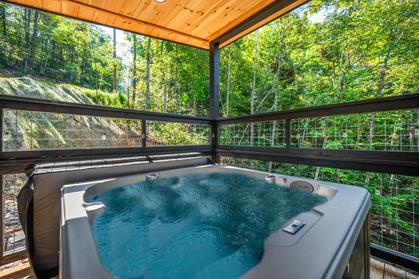 Honeyscape Treehouse HotTub Intimate Getaway Firepit