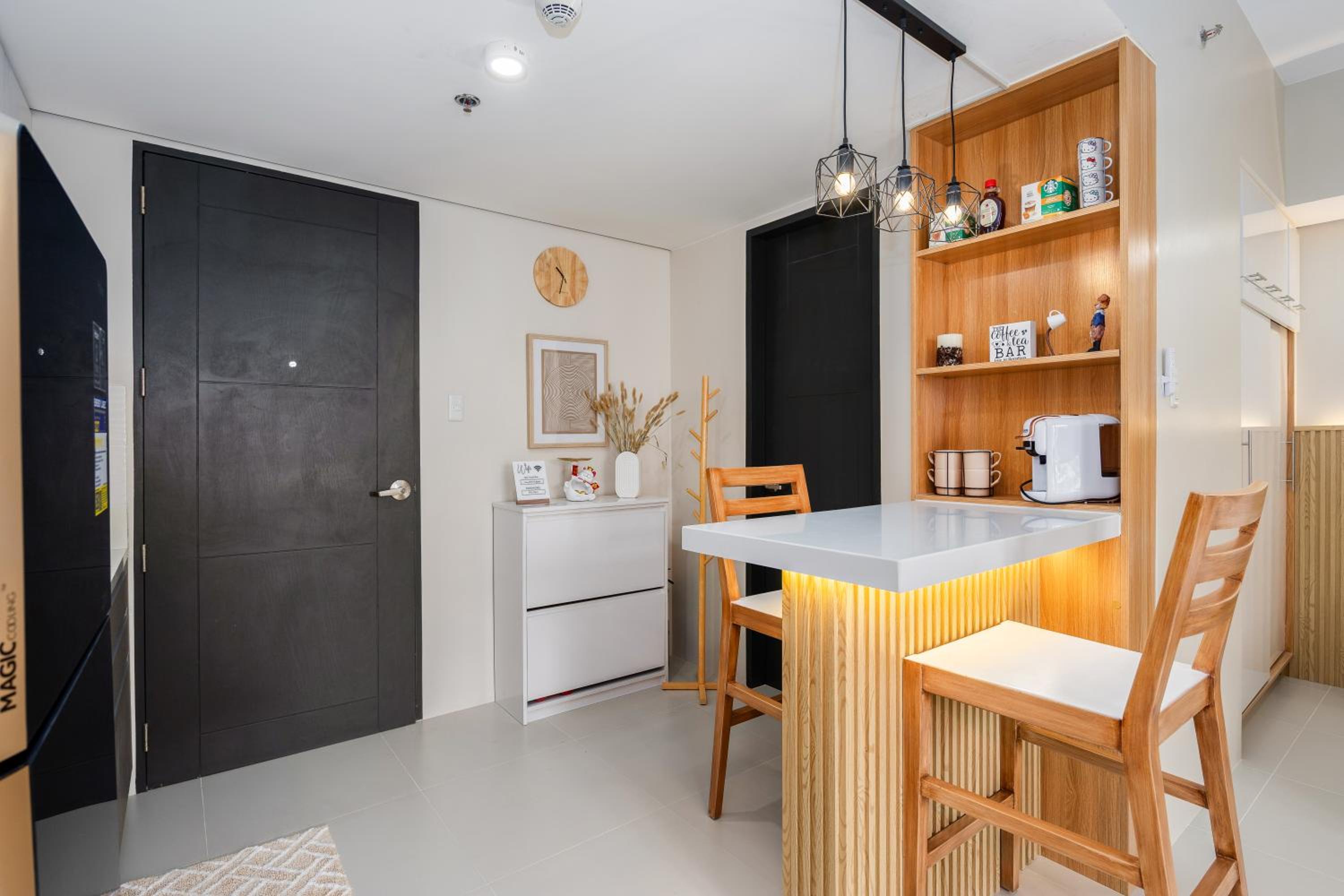 30sqm studio, Queen sized bed, 15th floor, Baseline Prestige Fuente Osmeña Cebu City