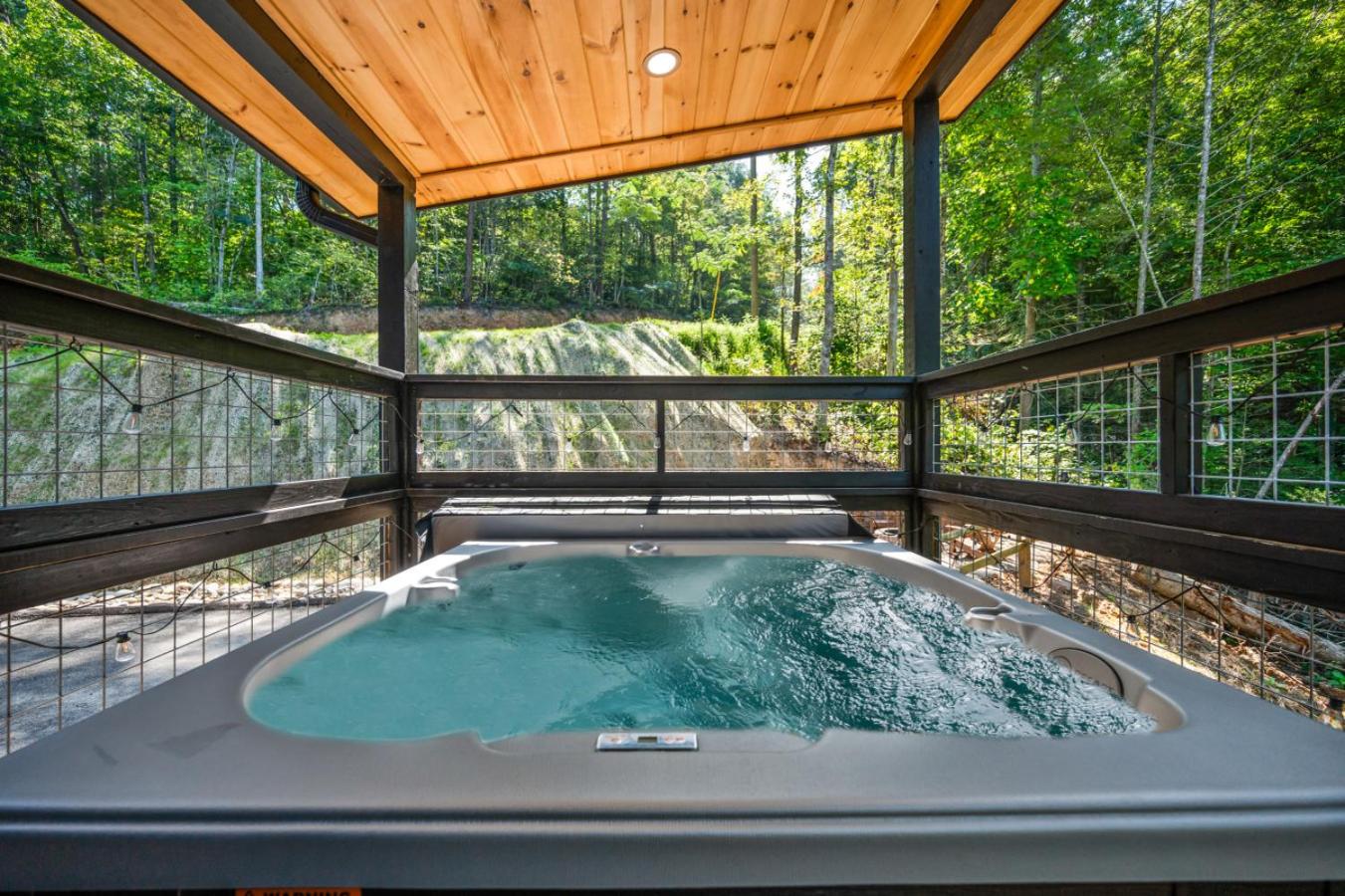 Honeyscape Treehouse HotTub Intimate Getaway Firepit