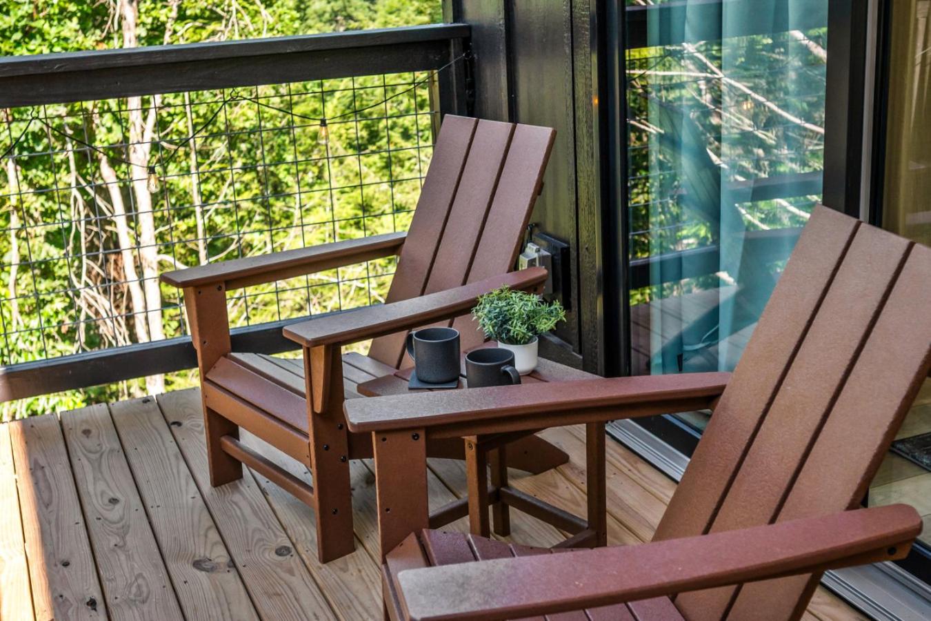 Honeyscape Treehouse HotTub Intimate Getaway Firepit