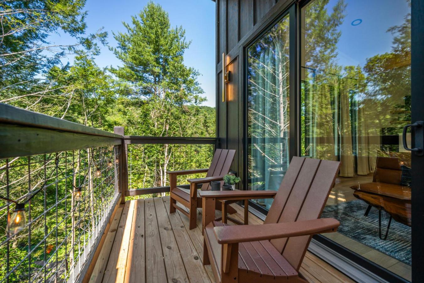 Honeyscape Treehouse HotTub Intimate Getaway Firepit