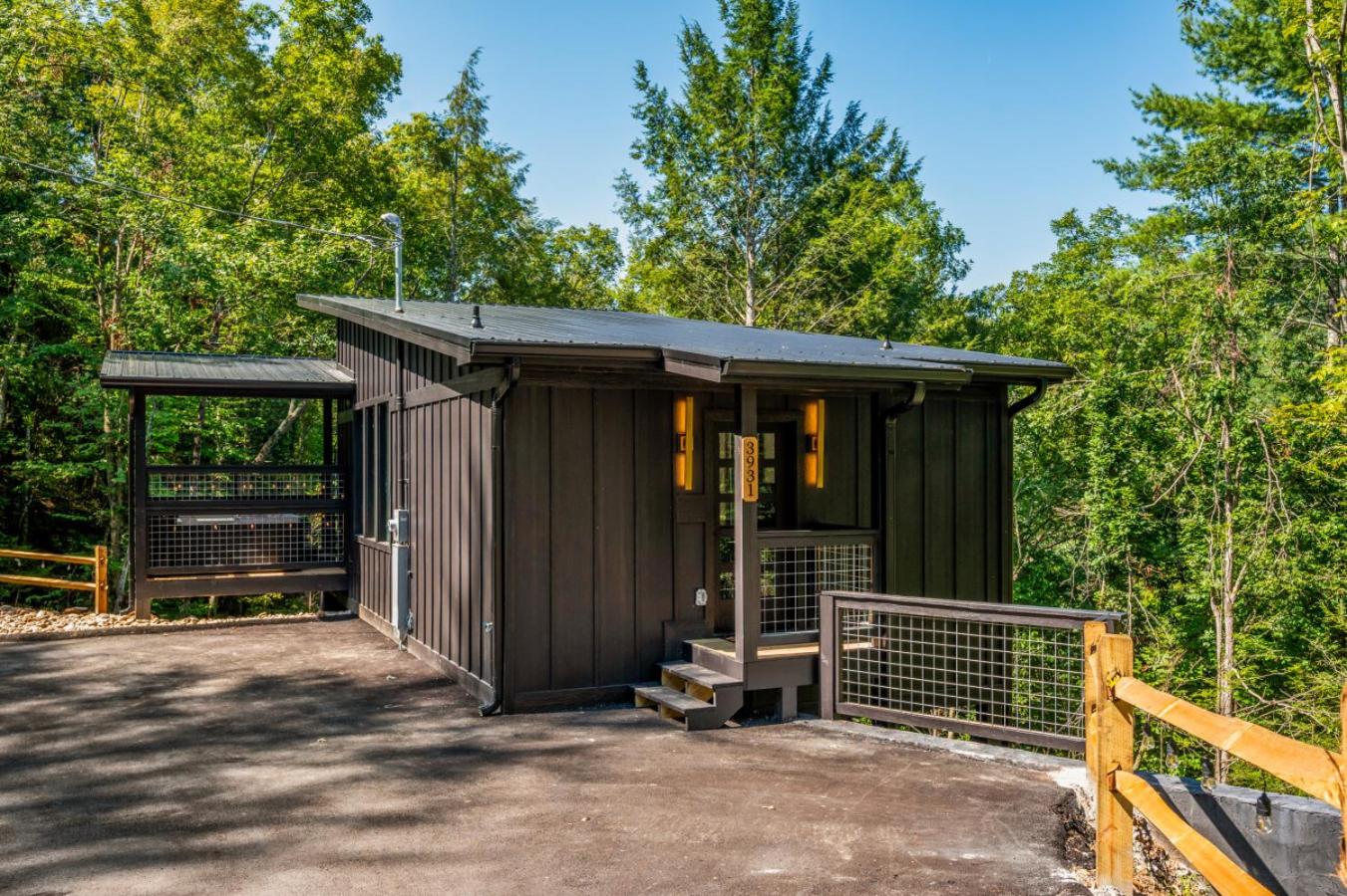 Honeyscape Treehouse HotTub Intimate Getaway Firepit