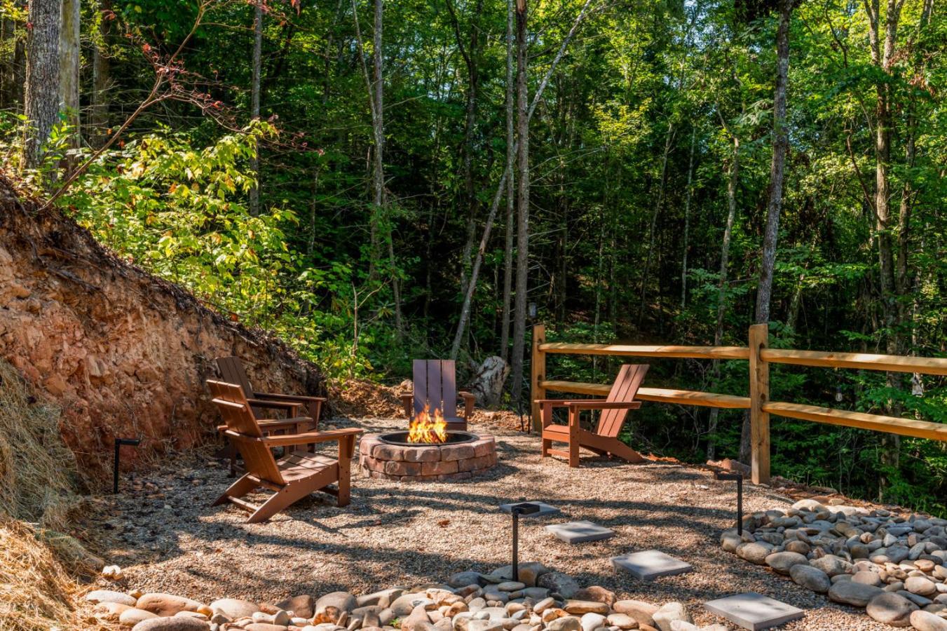 Honeyscape Treehouse HotTub Intimate Getaway Firepit